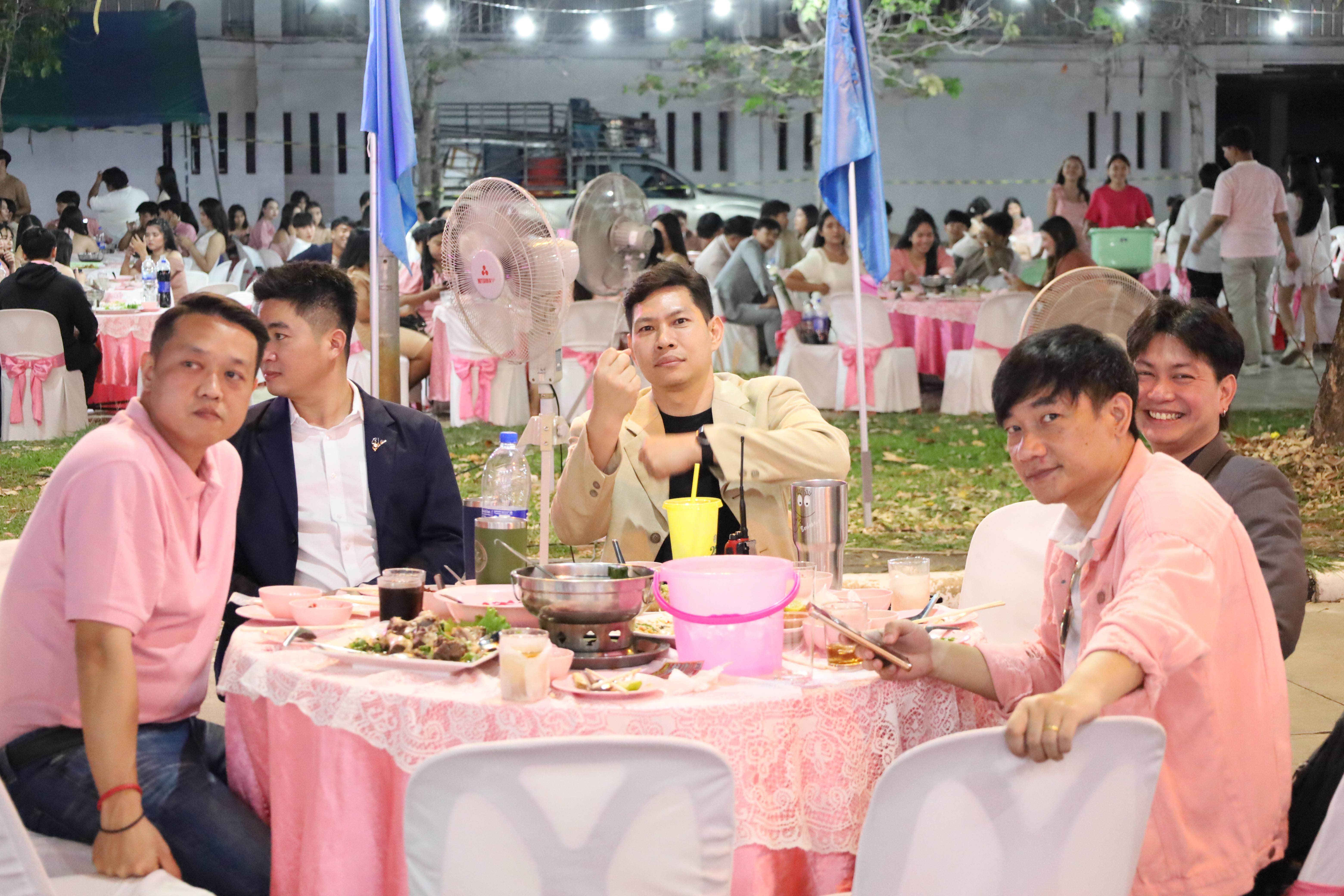 433. งานราตรีสีฟ้า