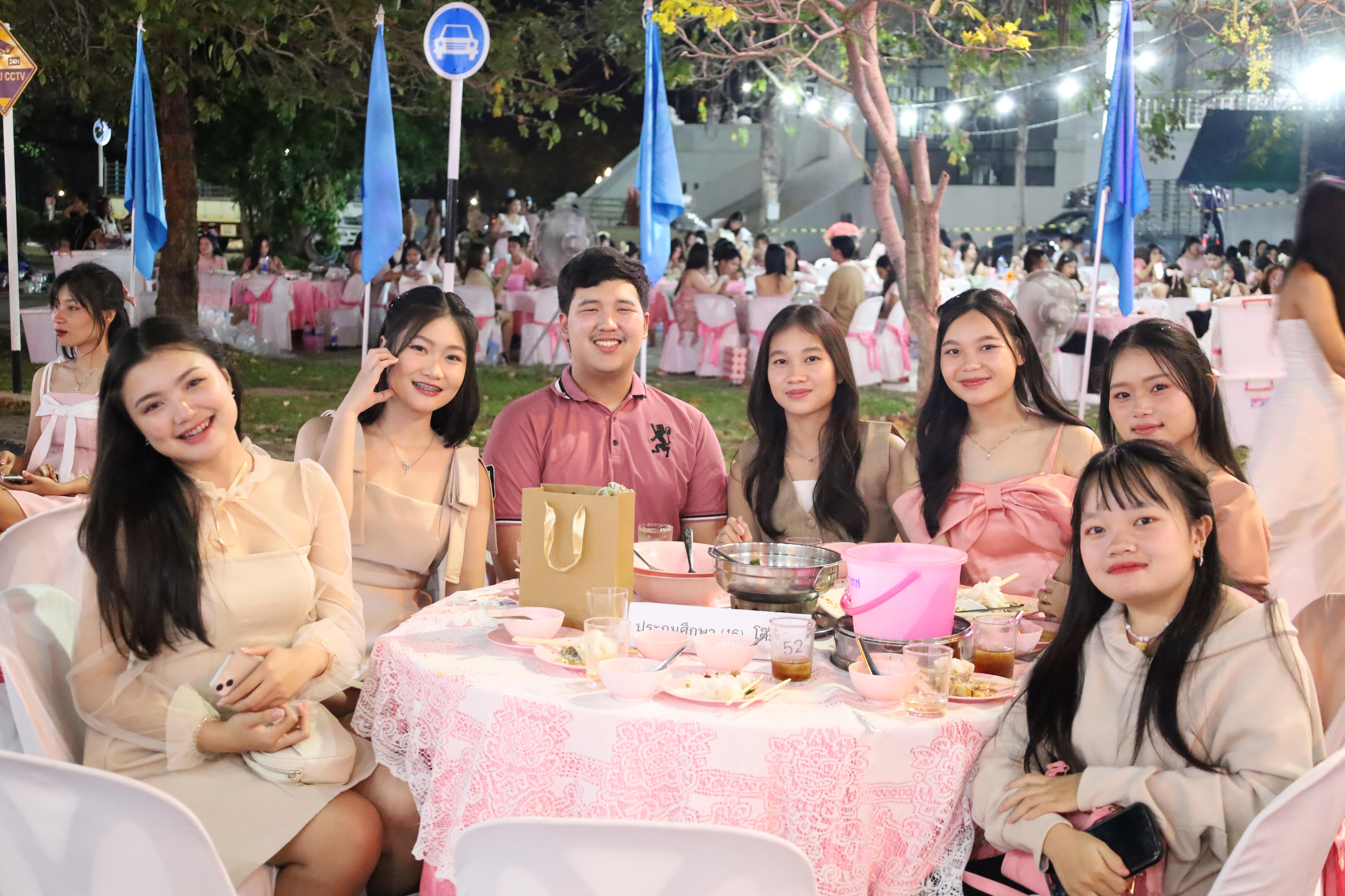 434. งานราตรีสีฟ้า