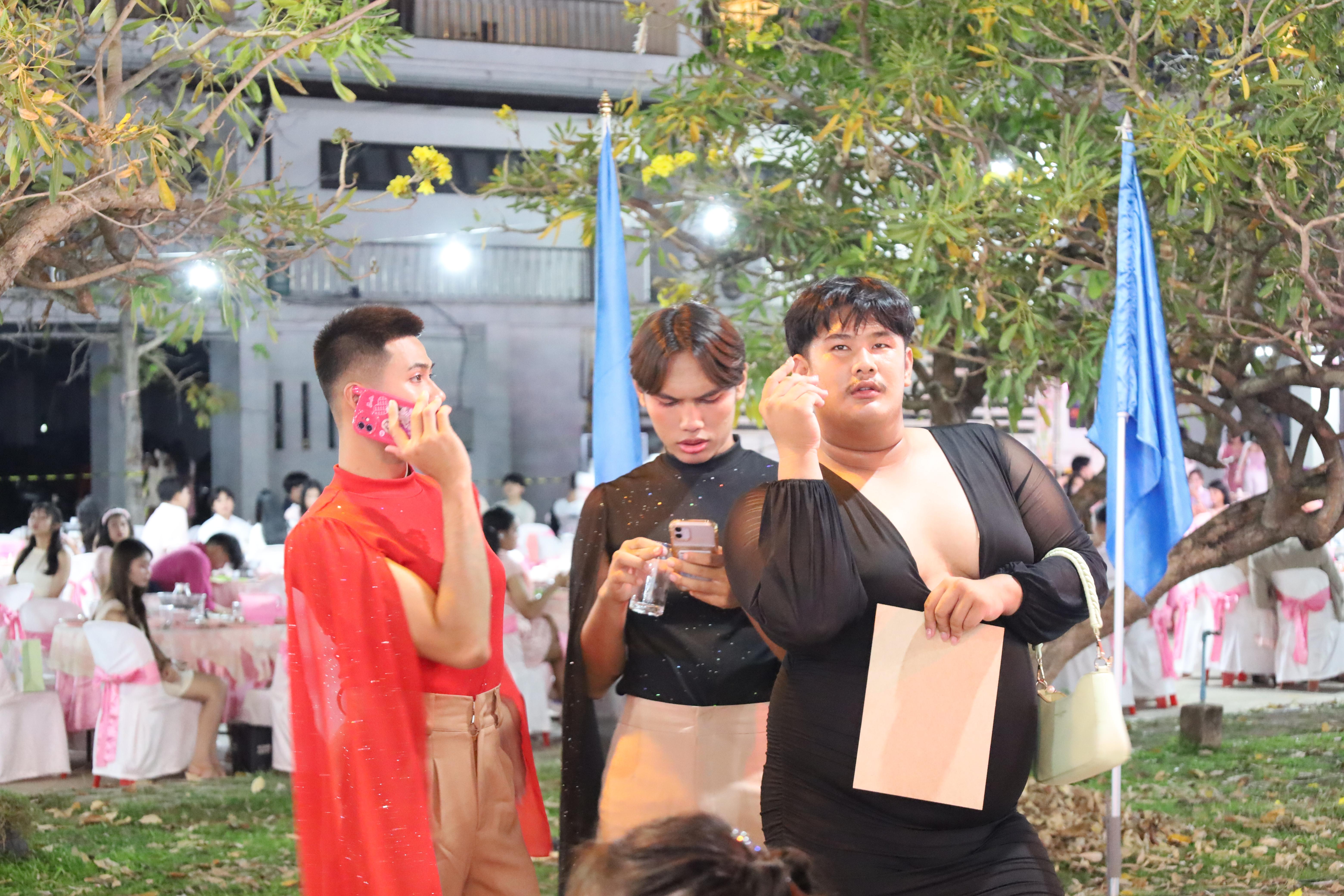 435. งานราตรีสีฟ้า