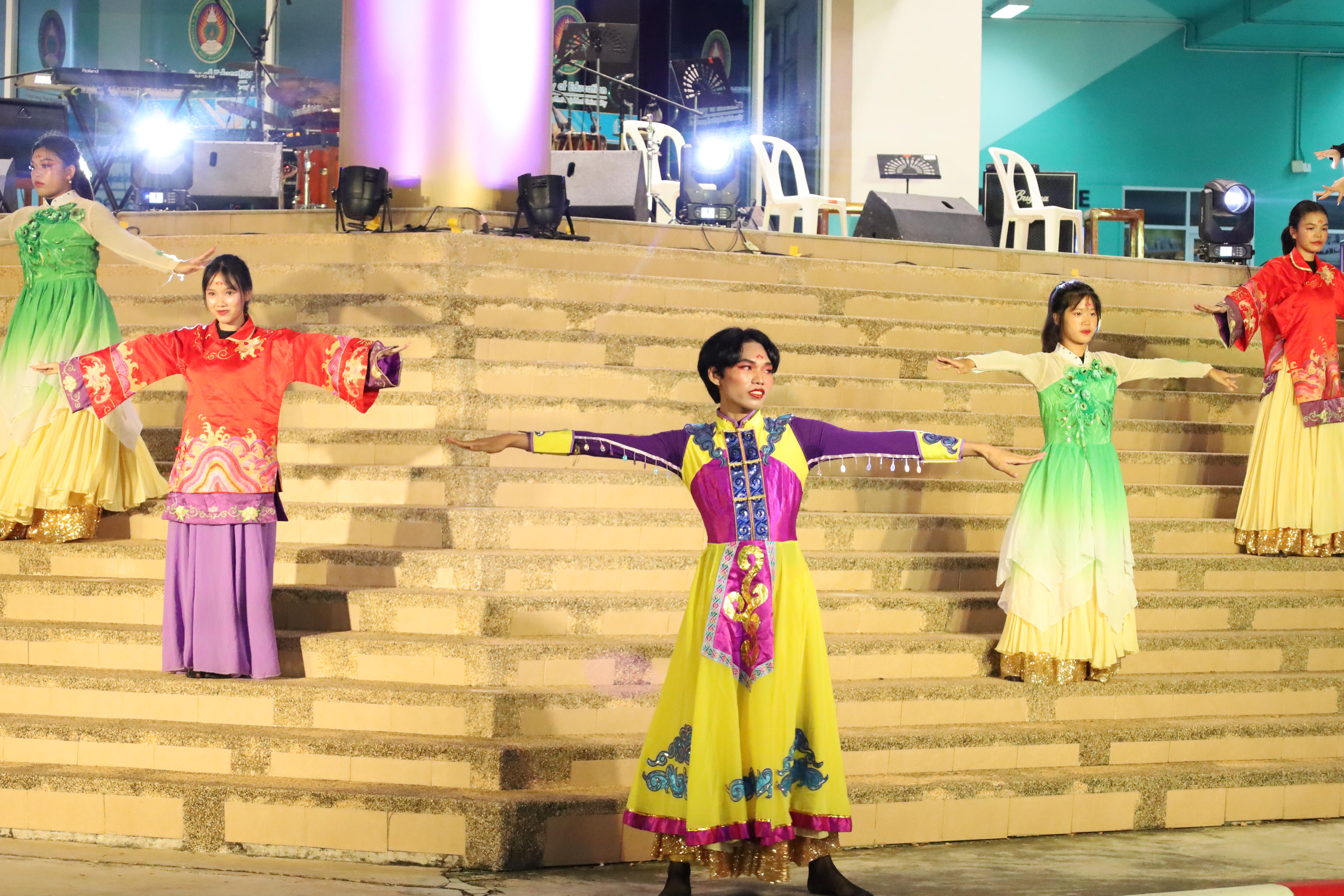 448. งานราตรีสีฟ้า