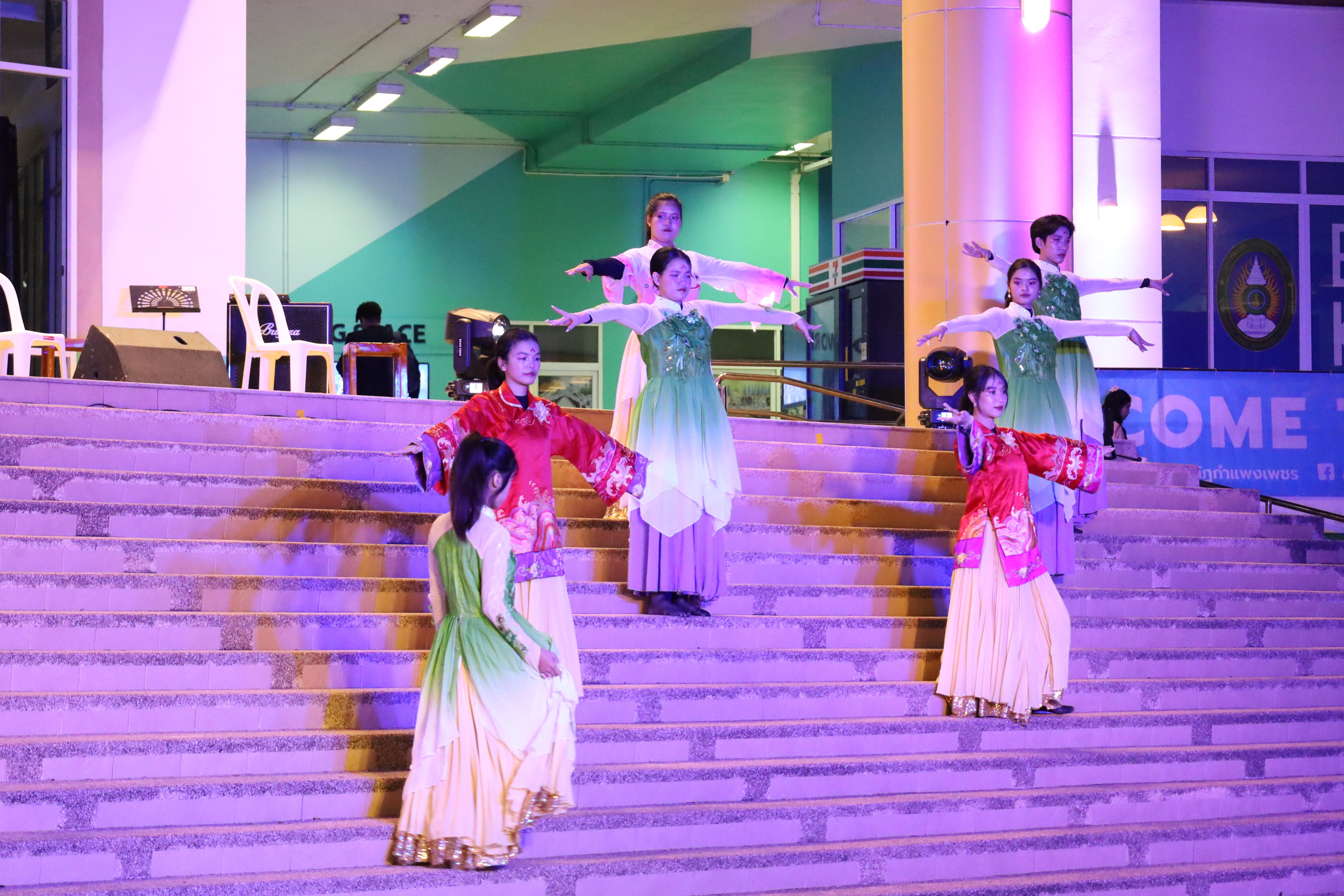 449. งานราตรีสีฟ้า