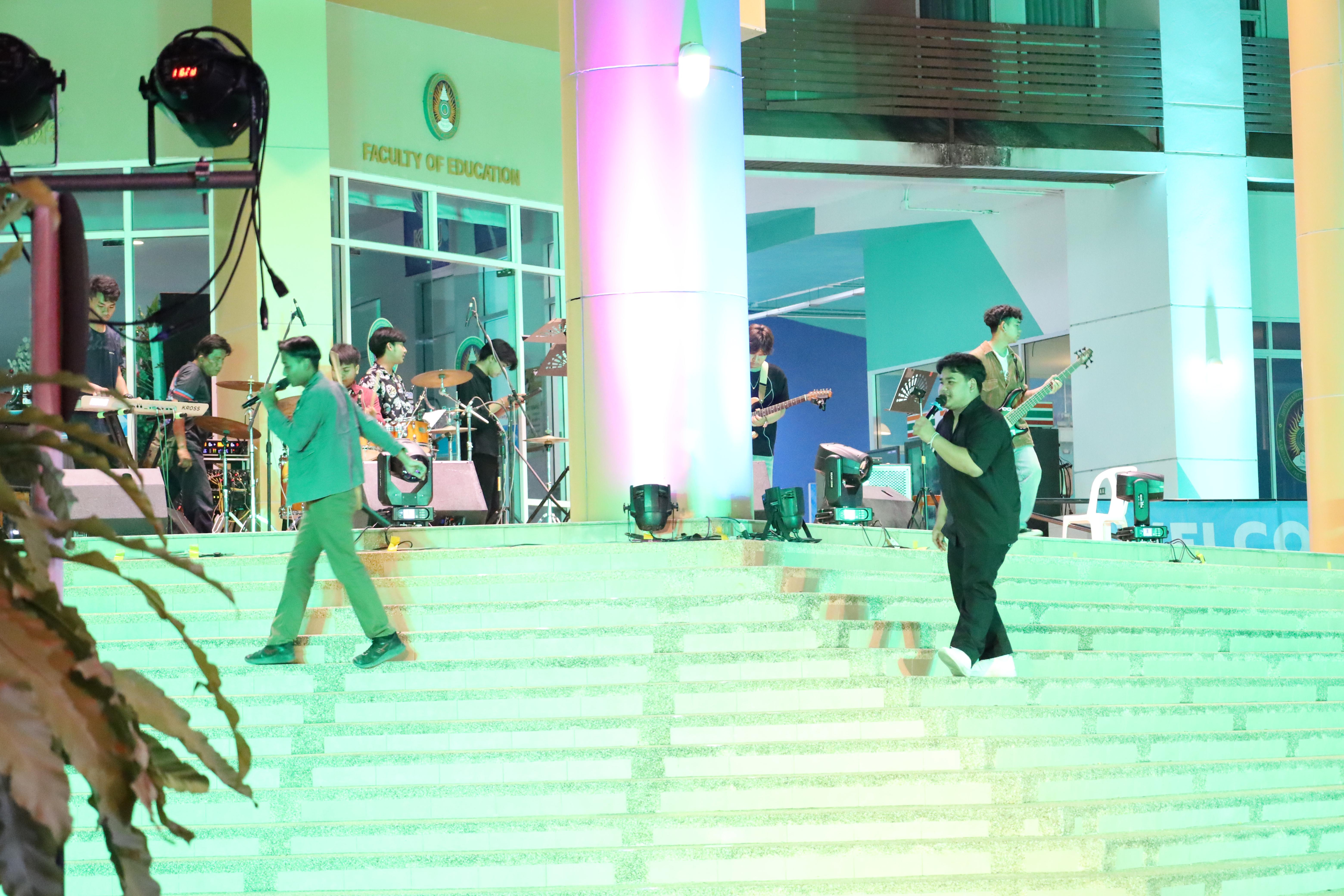 457. งานราตรีสีฟ้า