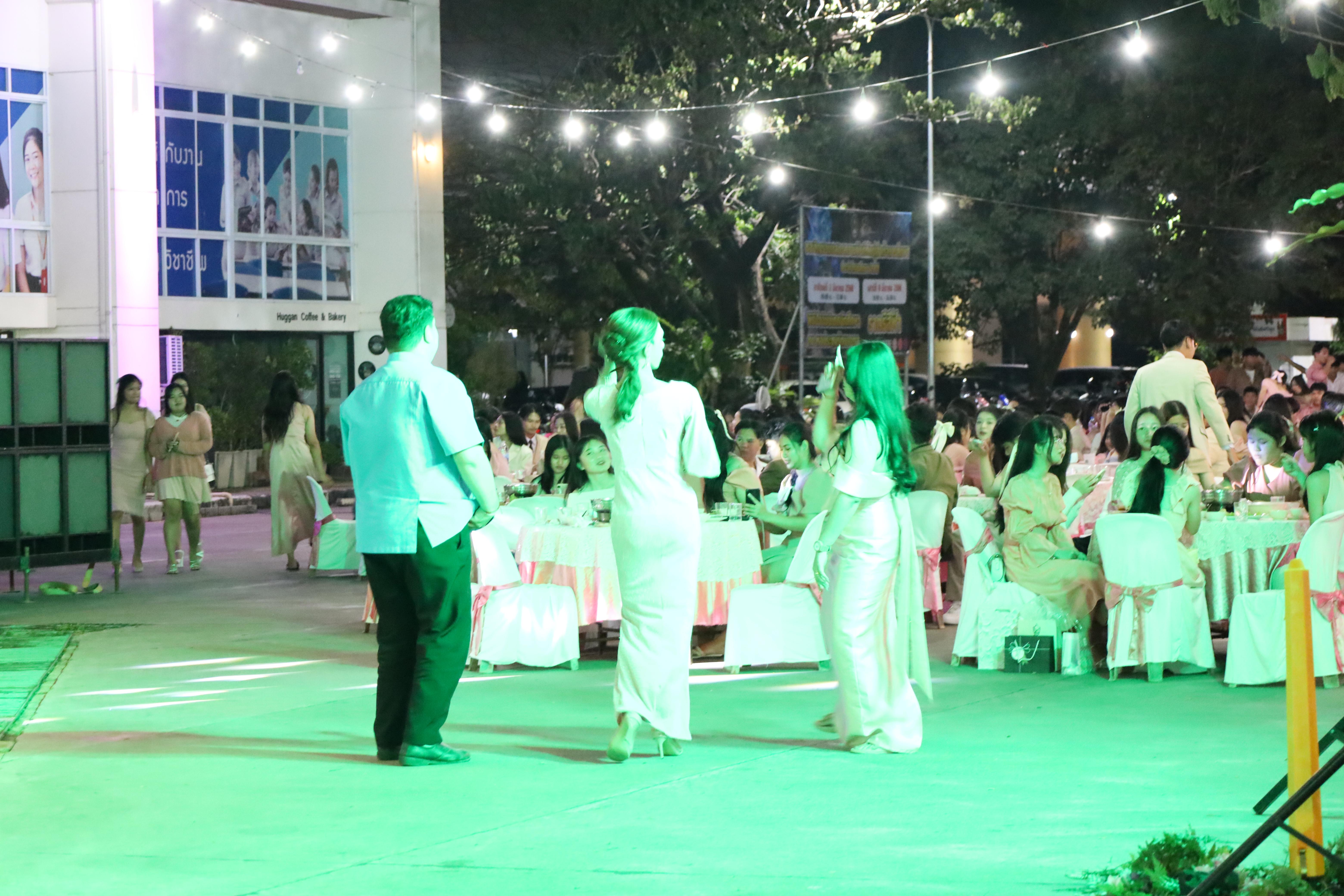 461. งานราตรีสีฟ้า