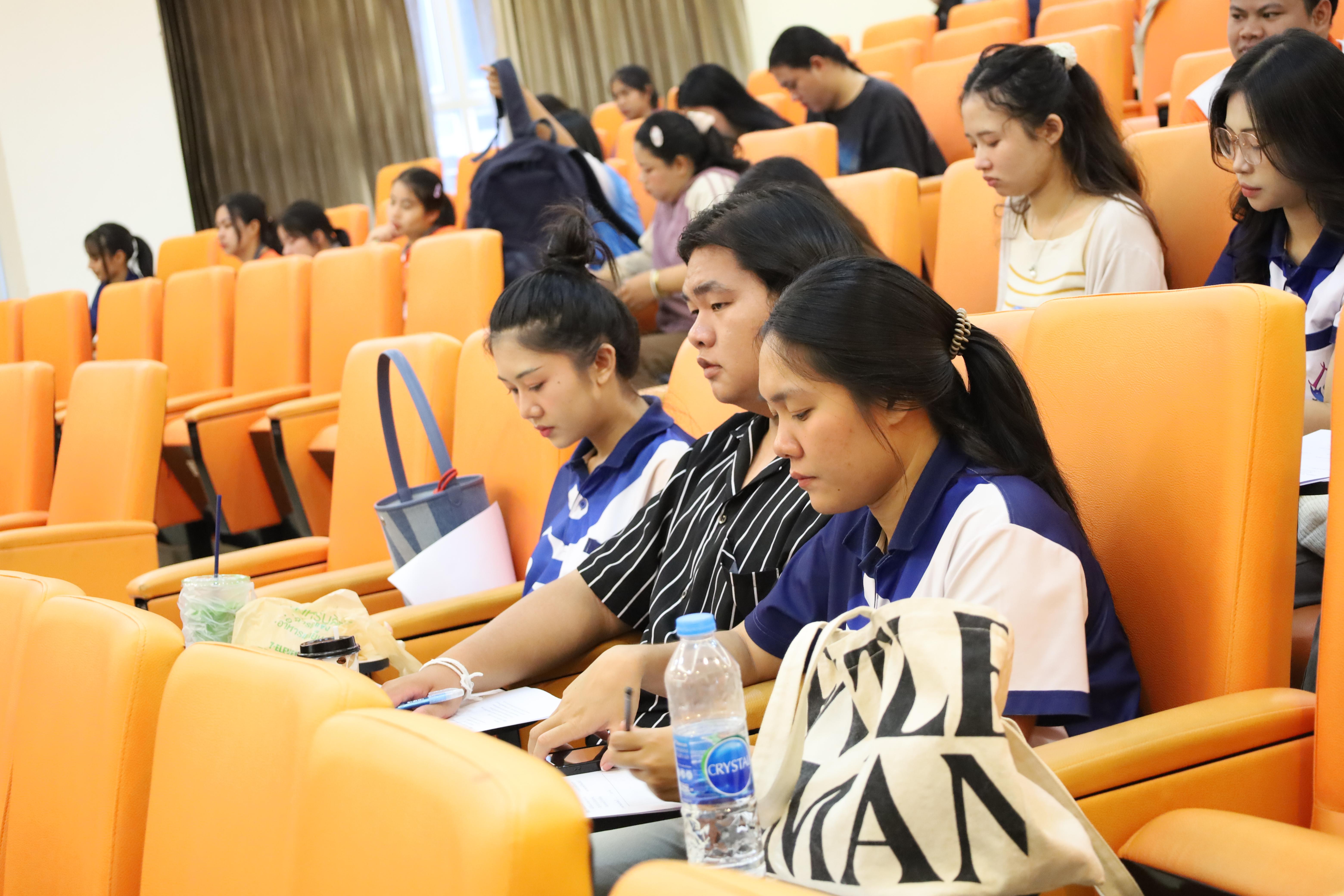 10. โครงการยกระดับสมรรถนะตามมาตรฐานบัณฑิตและดูแลบัณฑิตครูของโปรแกรมวิชาภาษาไทย
