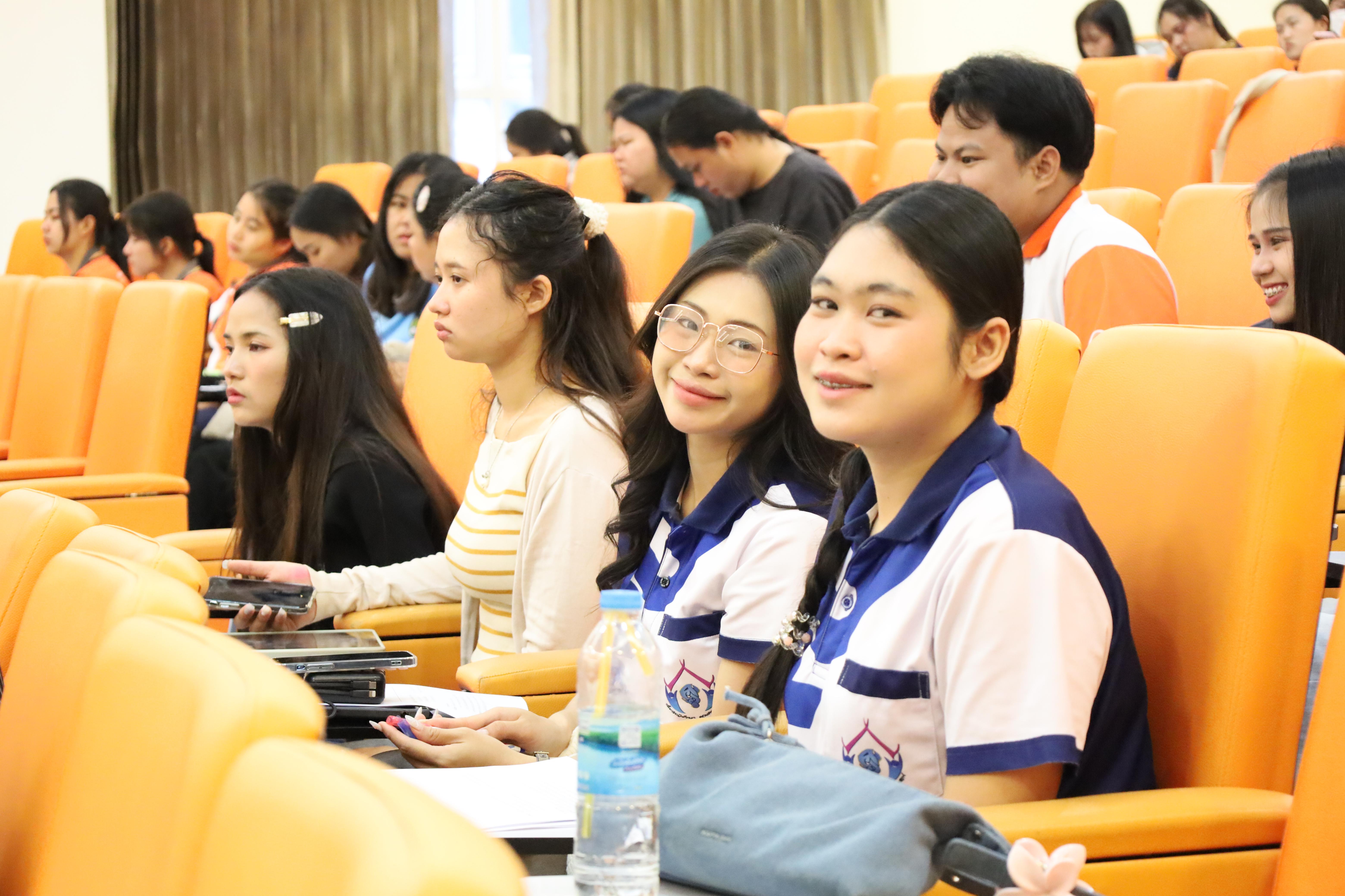11. โครงการยกระดับสมรรถนะตามมาตรฐานบัณฑิตและดูแลบัณฑิตครูของโปรแกรมวิชาภาษาไทย