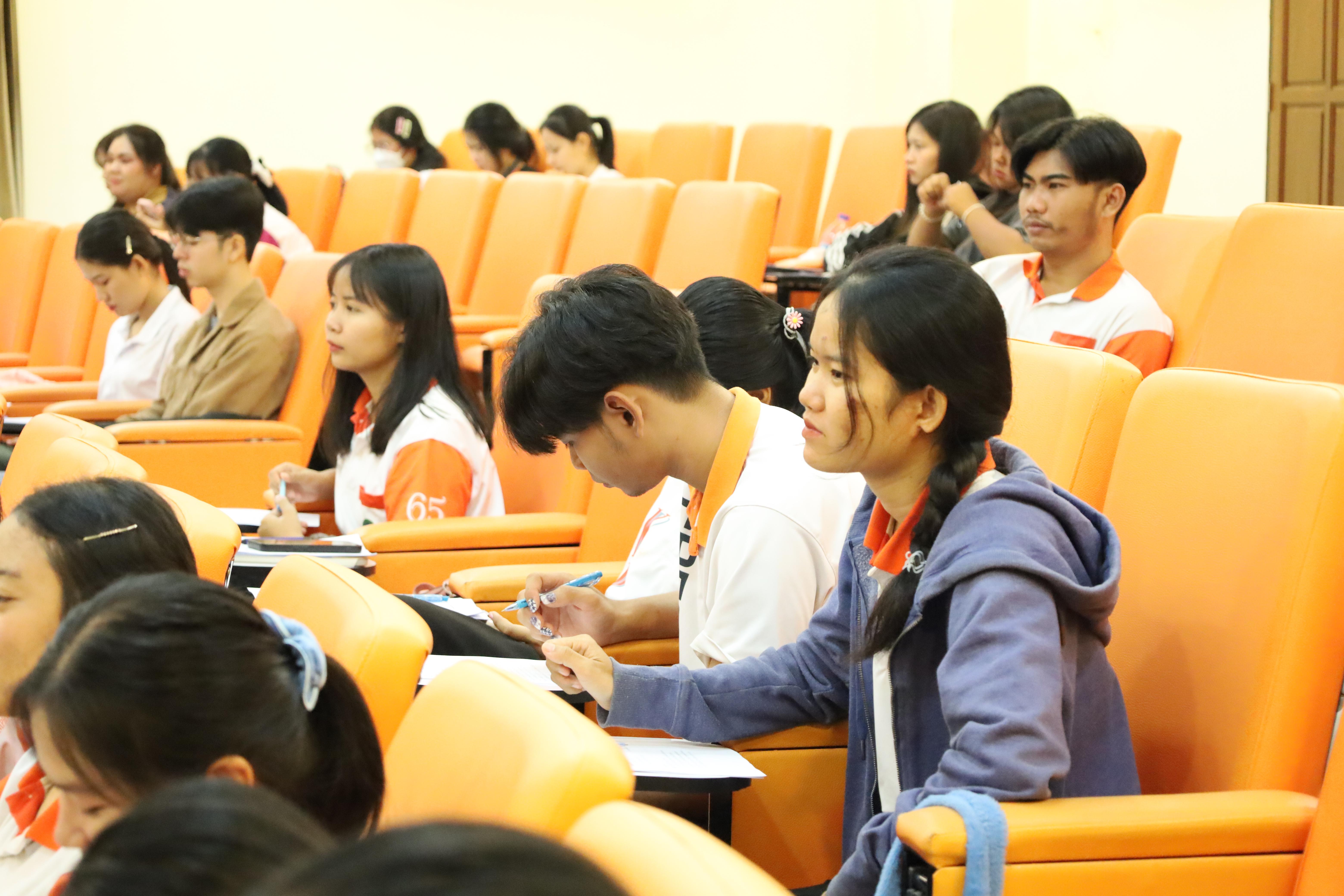 19. โครงการยกระดับสมรรถนะตามมาตรฐานบัณฑิตและดูแลบัณฑิตครูของโปรแกรมวิชาภาษาไทย