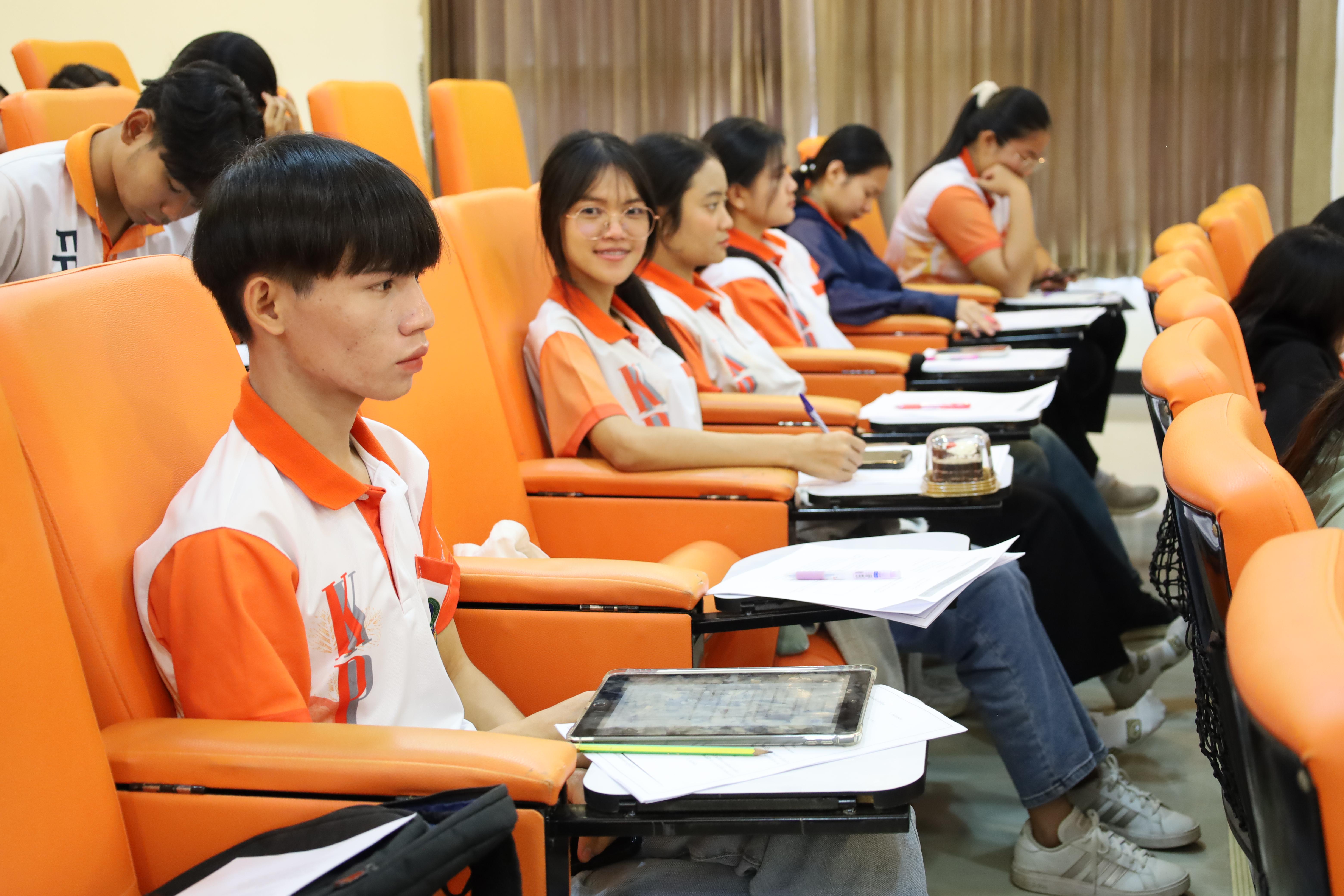 29. โครงการยกระดับสมรรถนะตามมาตรฐานบัณฑิตและดูแลบัณฑิตครูของโปรแกรมวิชาภาษาไทย