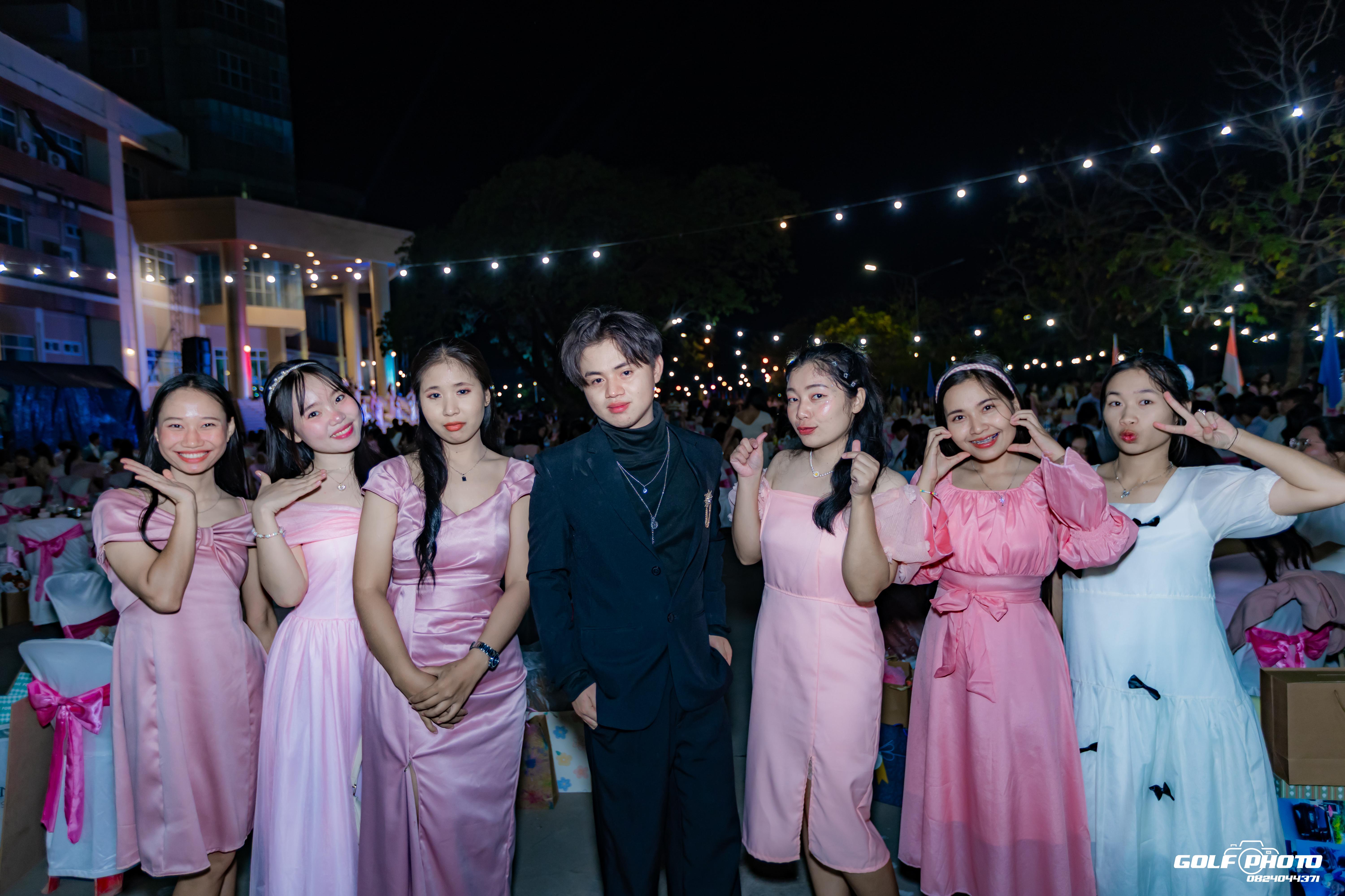 387. งานราตรีสีฟ้า