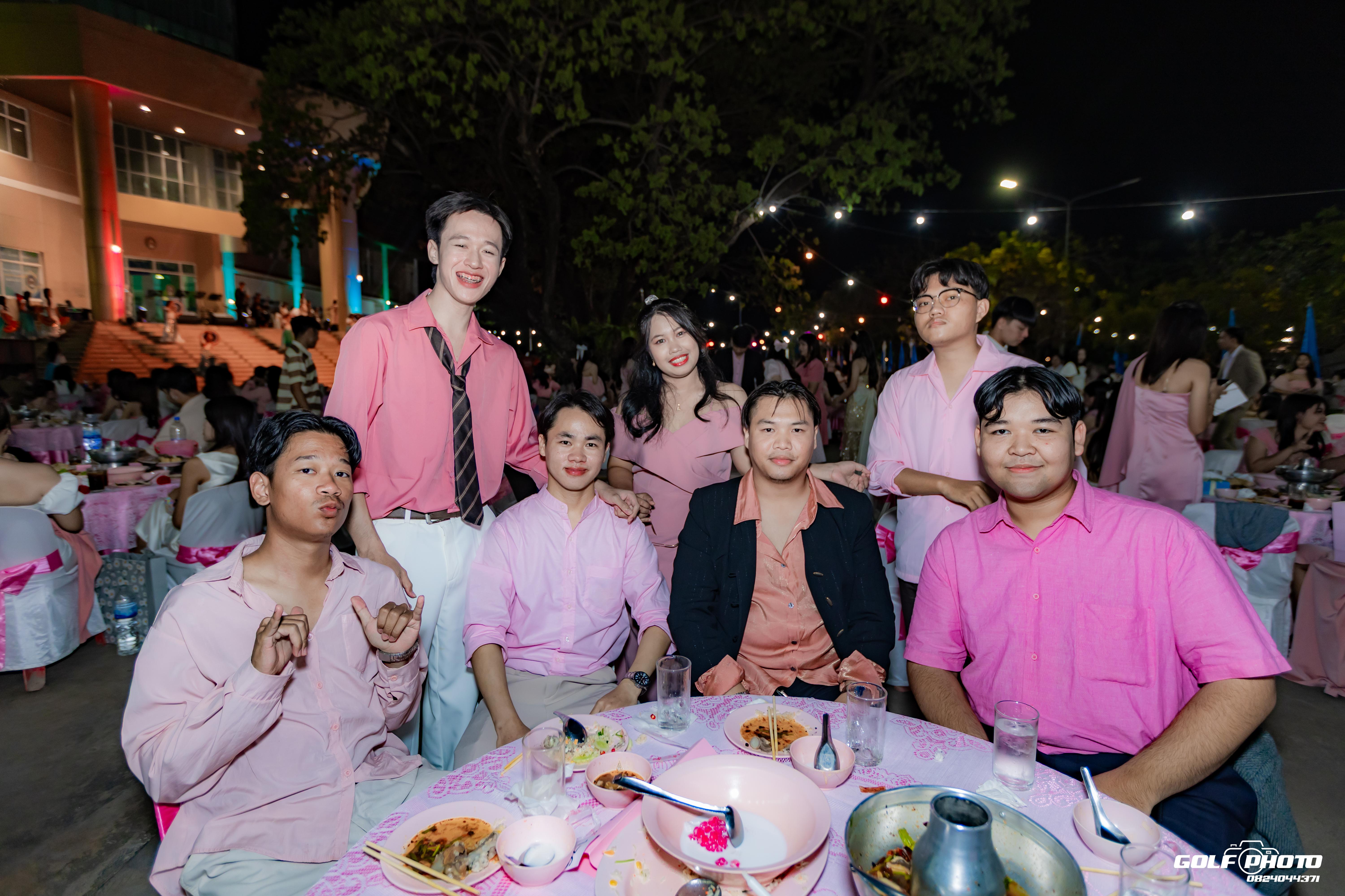 414. งานราตรีสีฟ้า