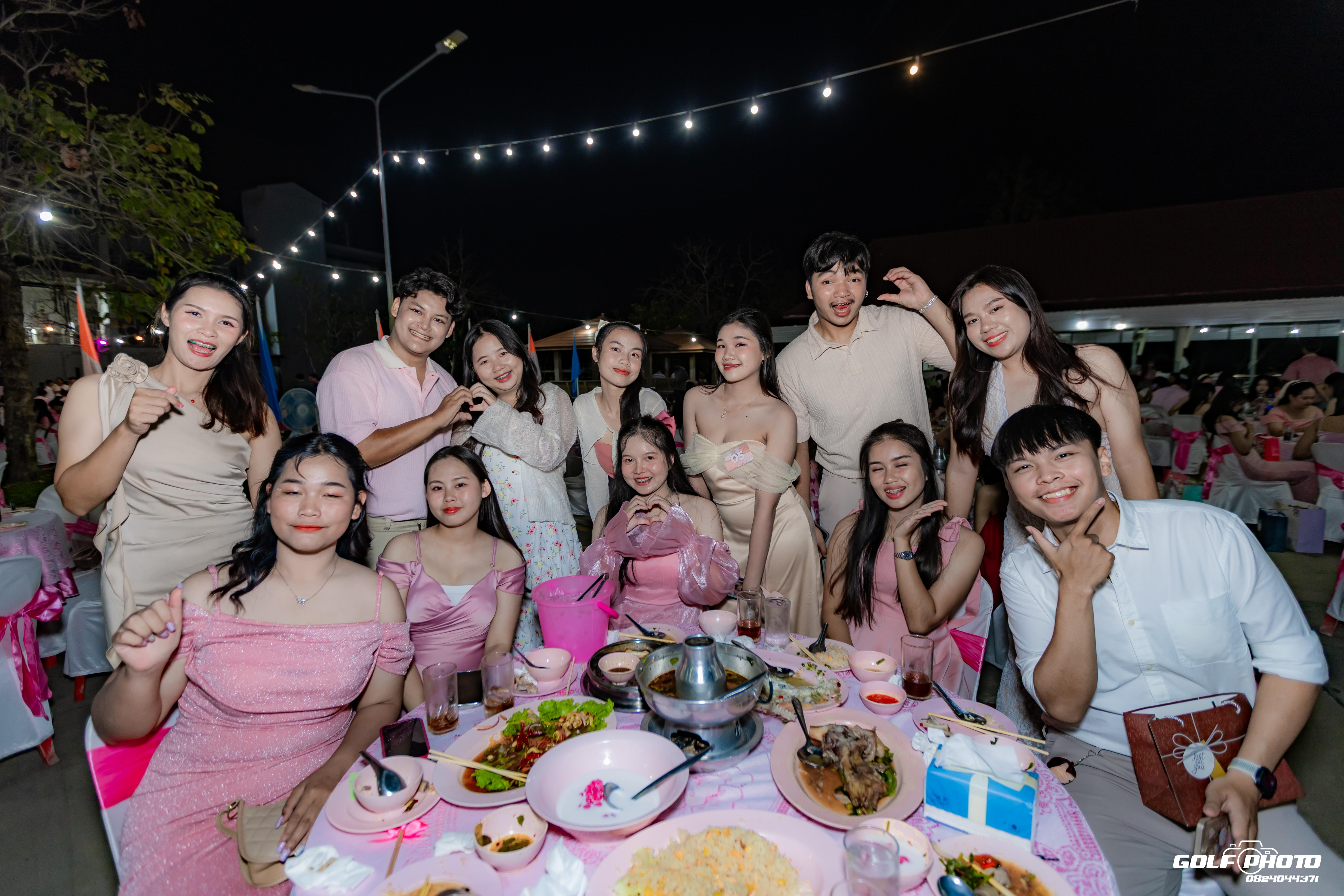 438. งานราตรีสีฟ้า