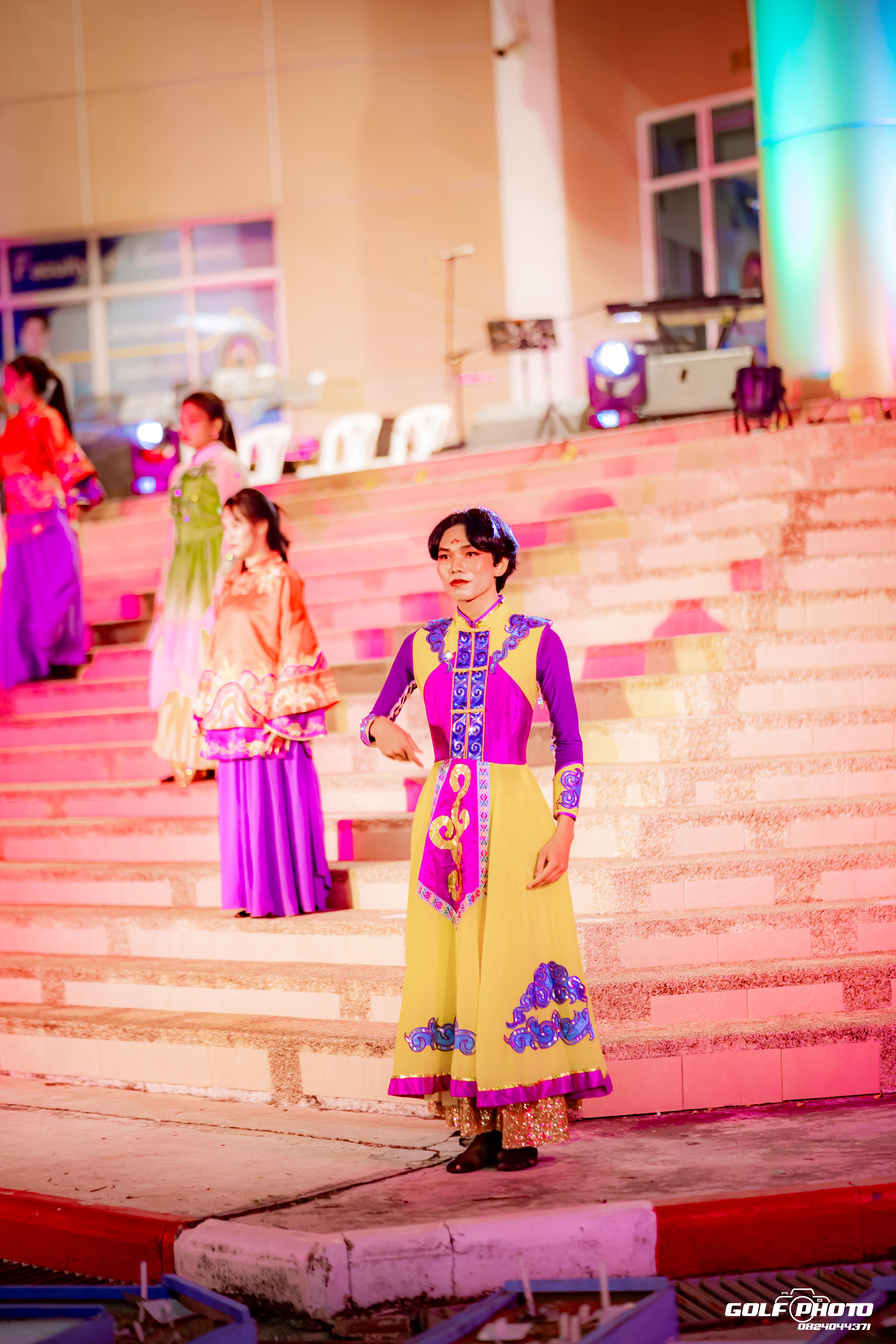 492. งานราตรีสีฟ้า