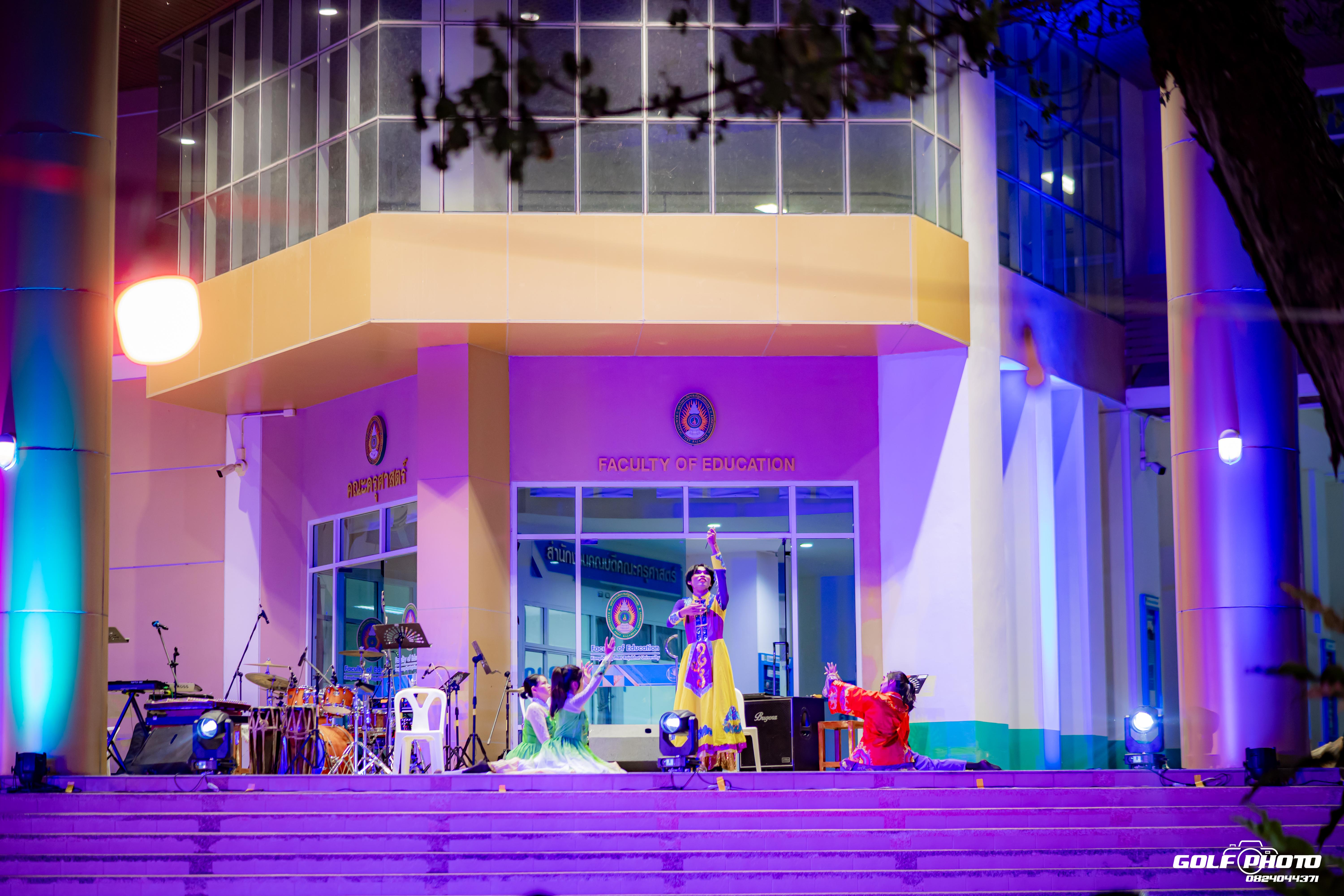 513. งานราตรีสีฟ้า