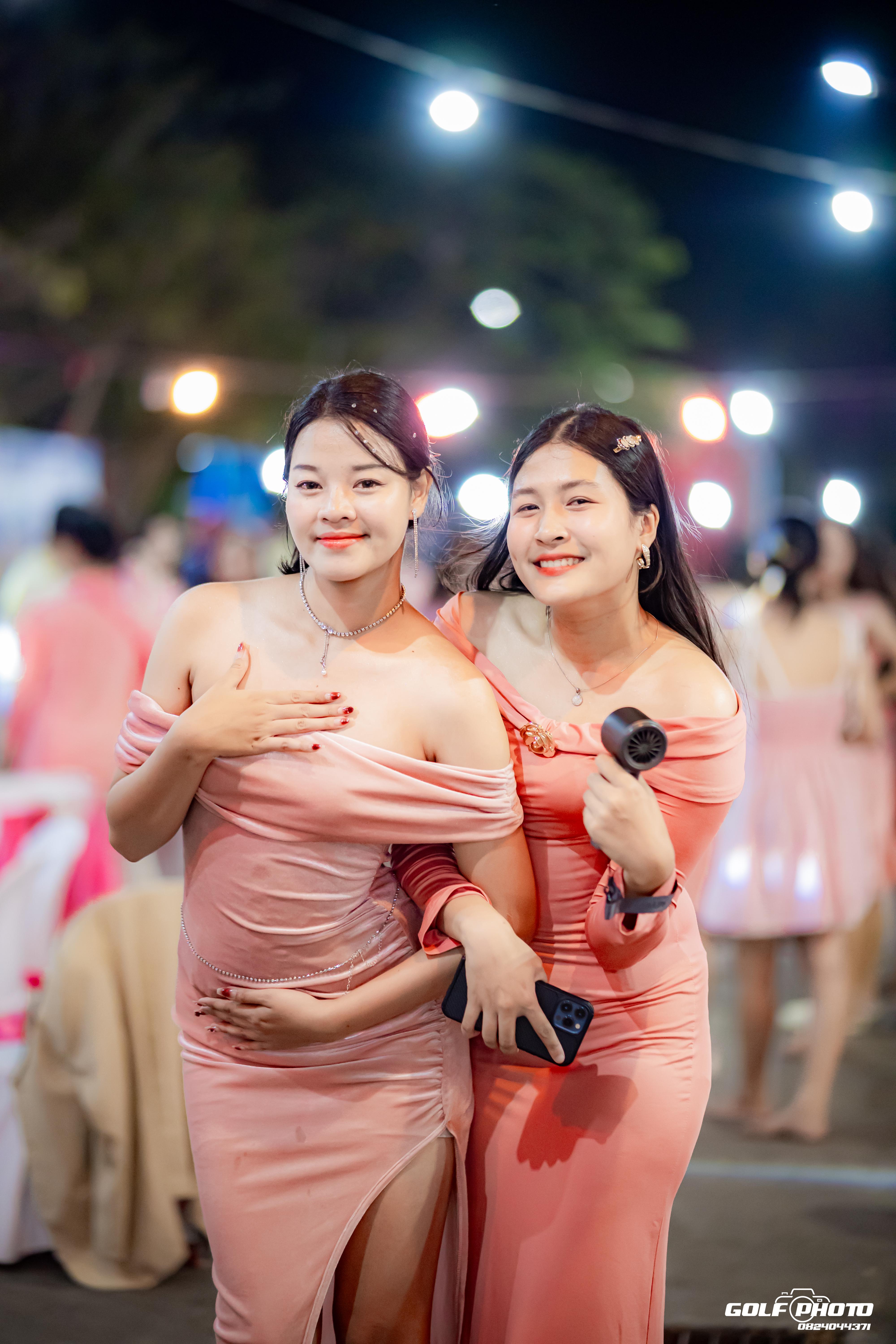 610. งานราตรีสีฟ้า