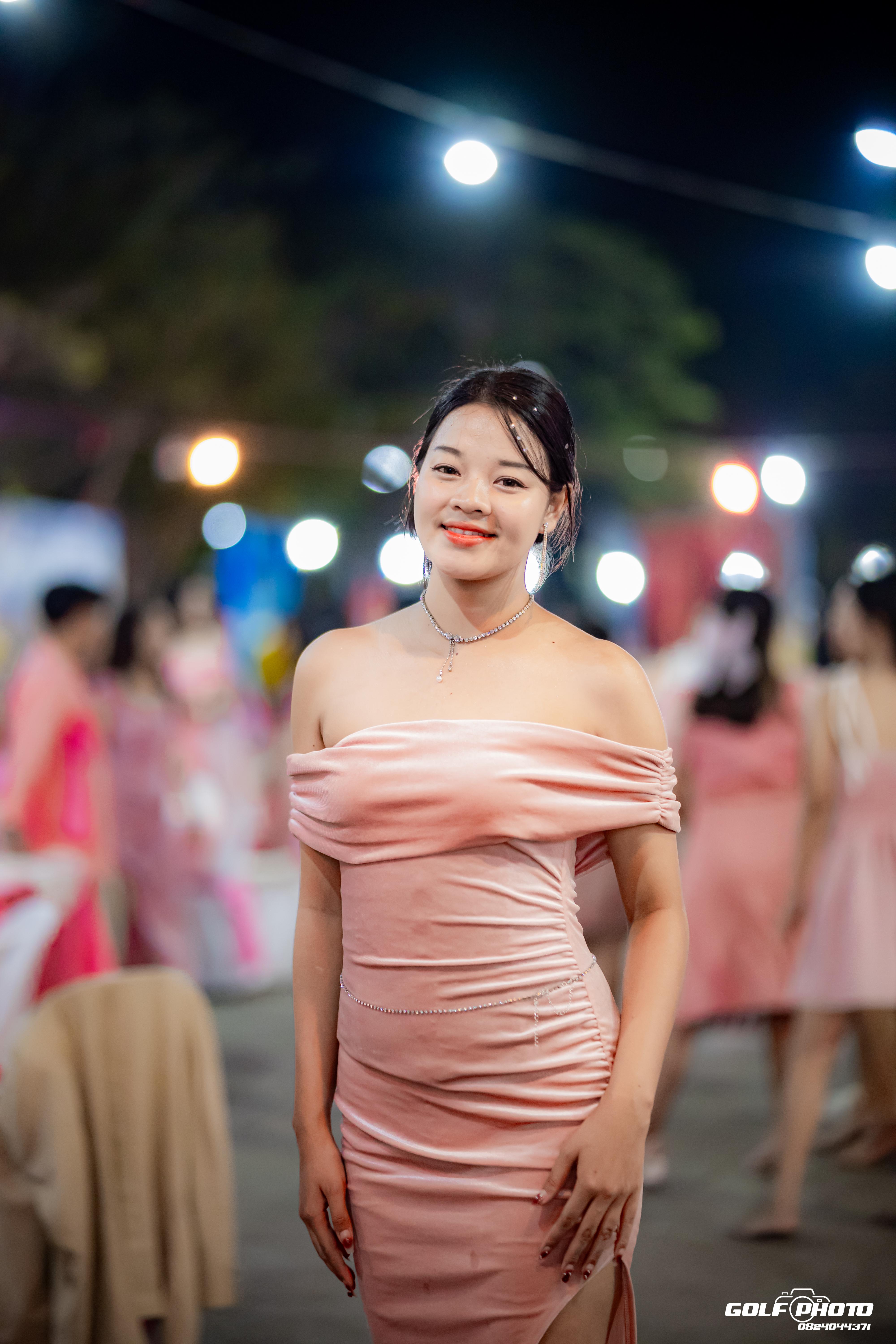 614. งานราตรีสีฟ้า