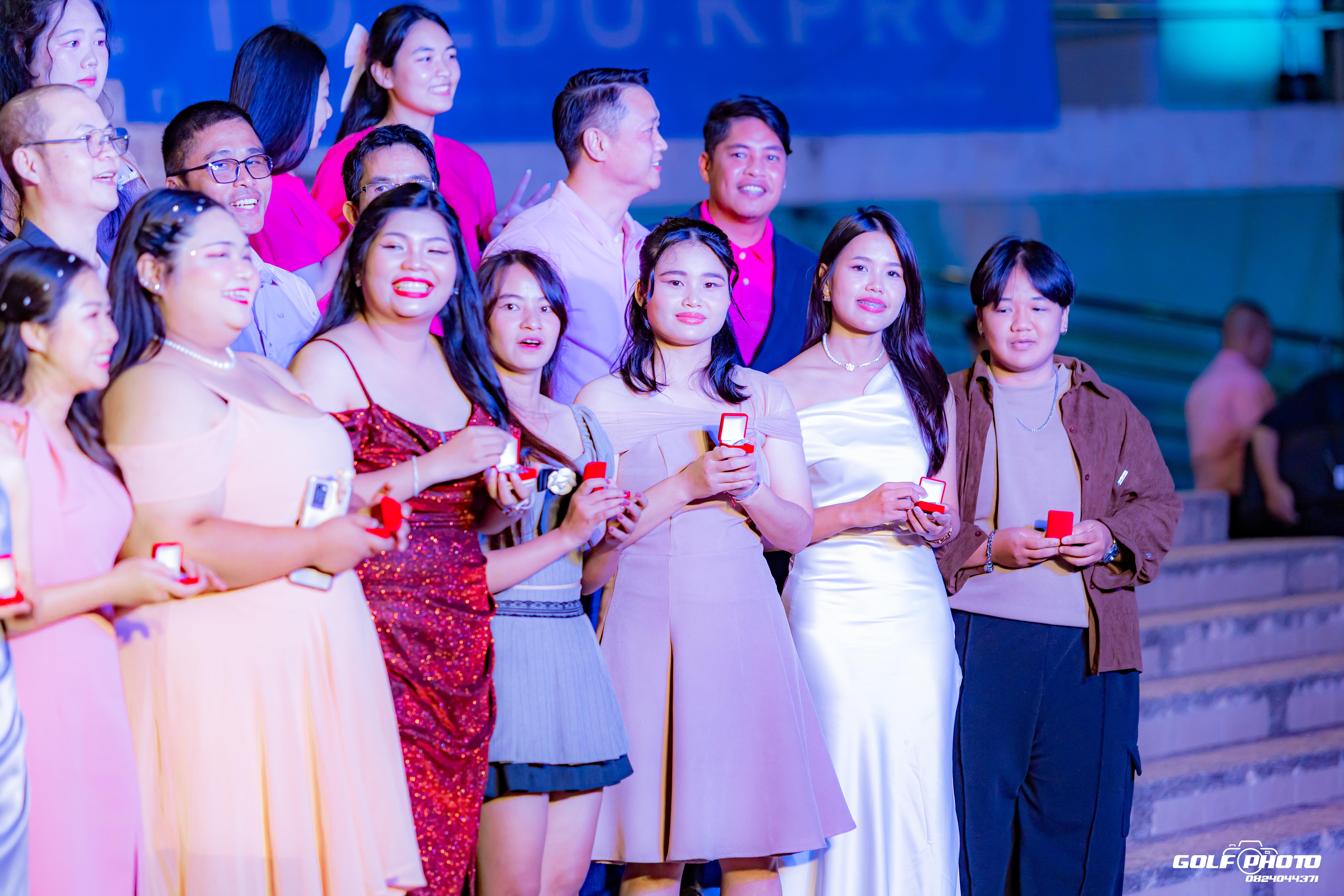 711. งานราตรีสีฟ้า
