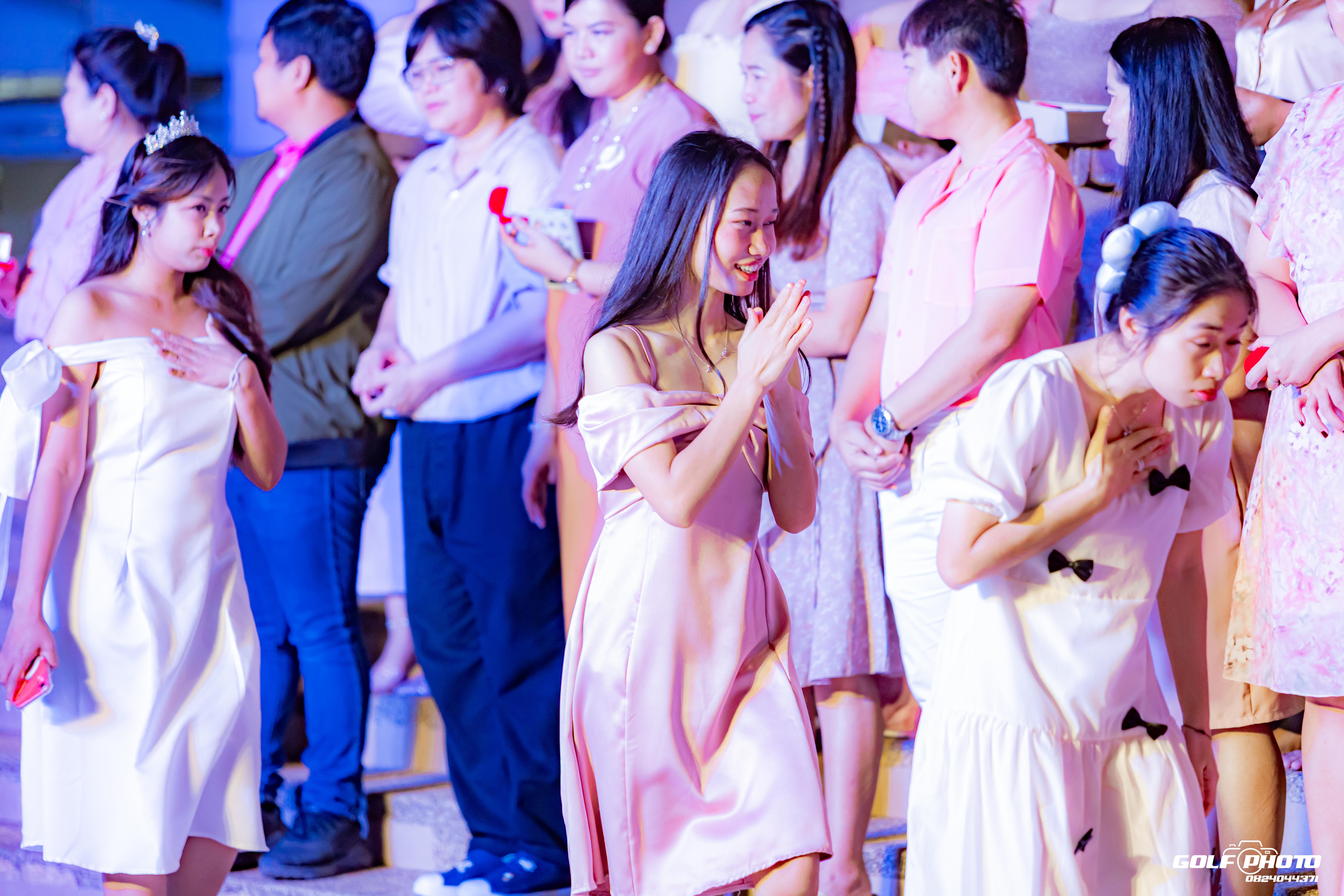 725. งานราตรีสีฟ้า