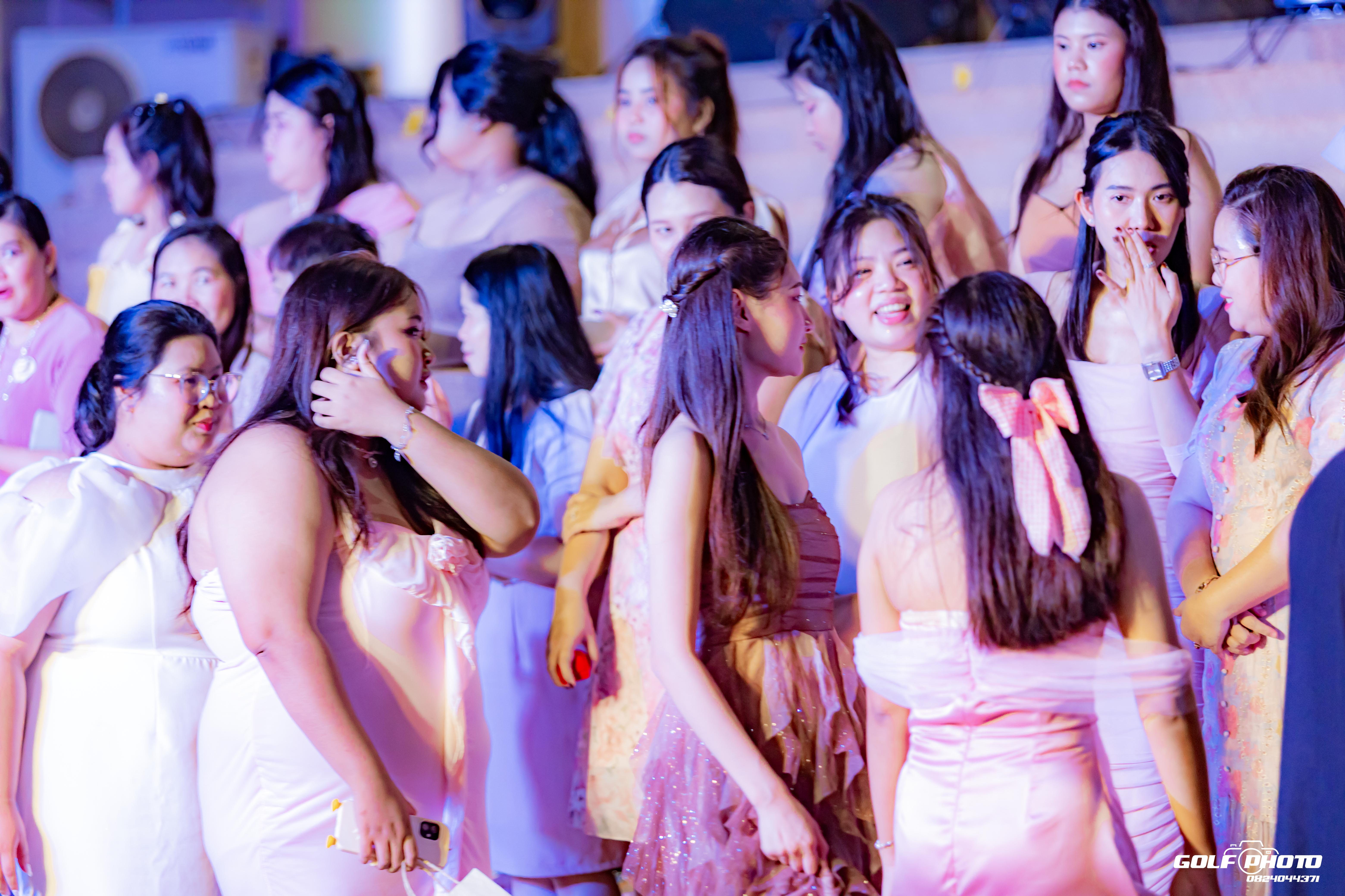 735. งานราตรีสีฟ้า