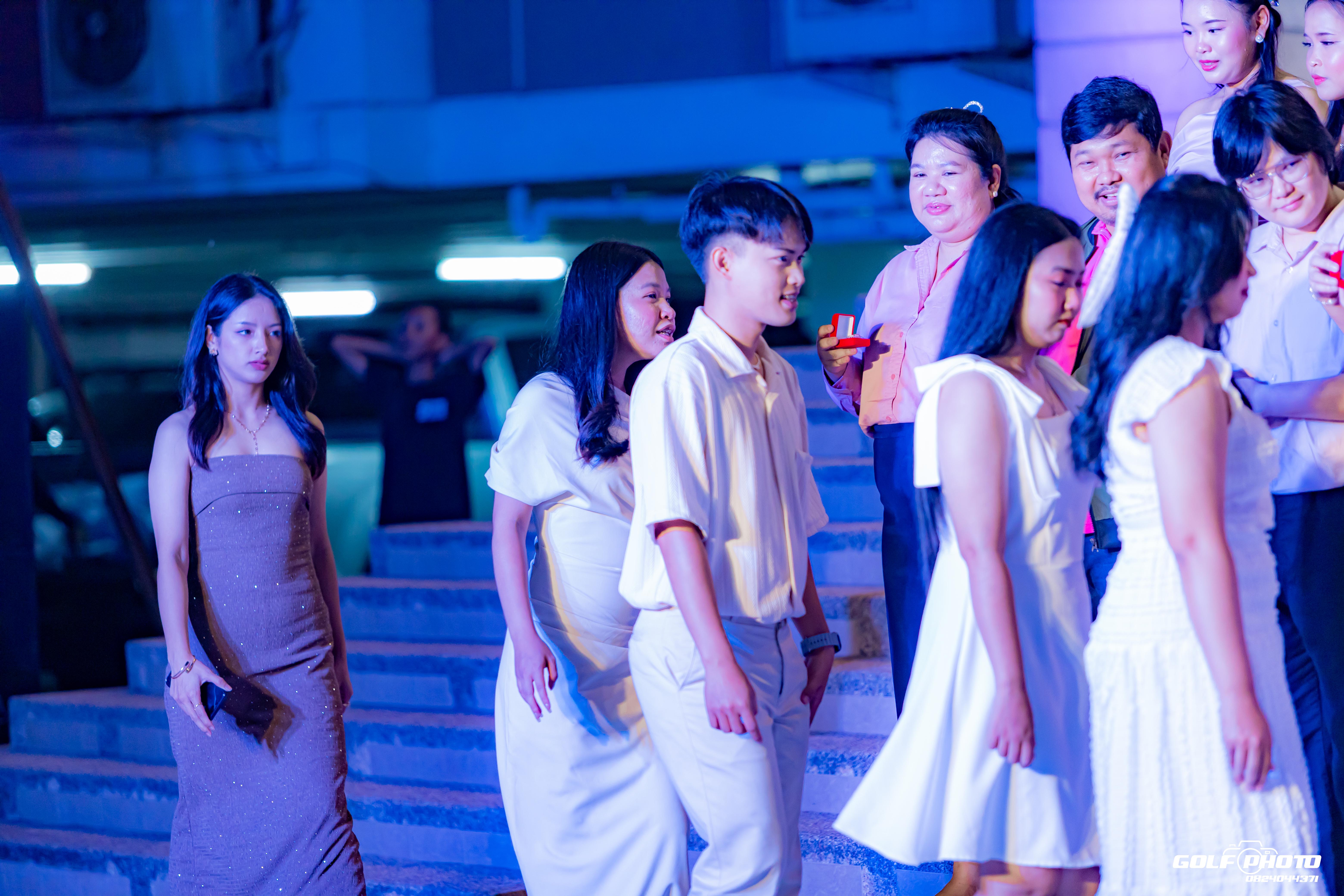 737. งานราตรีสีฟ้า
