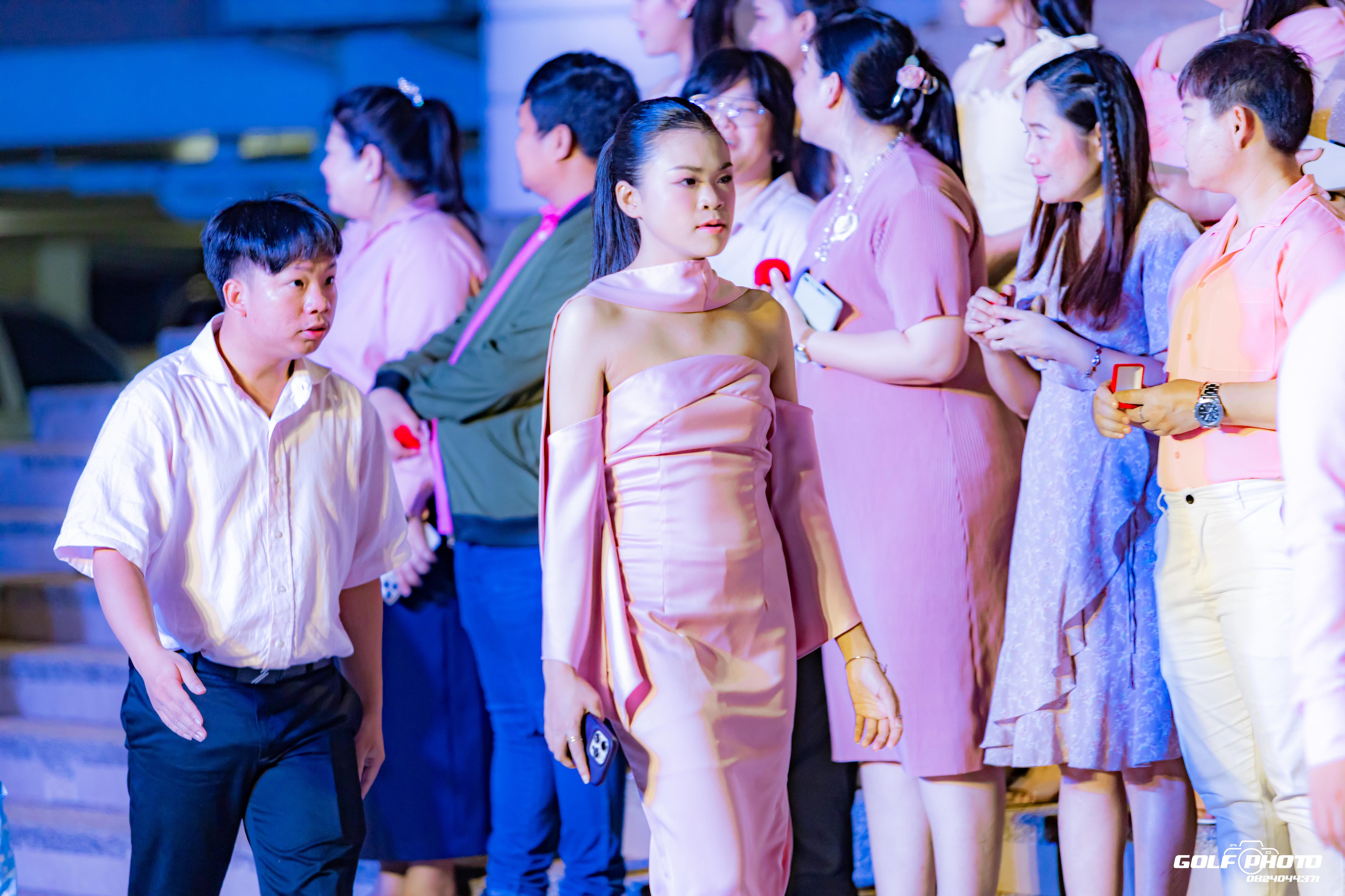 759. งานราตรีสีฟ้า
