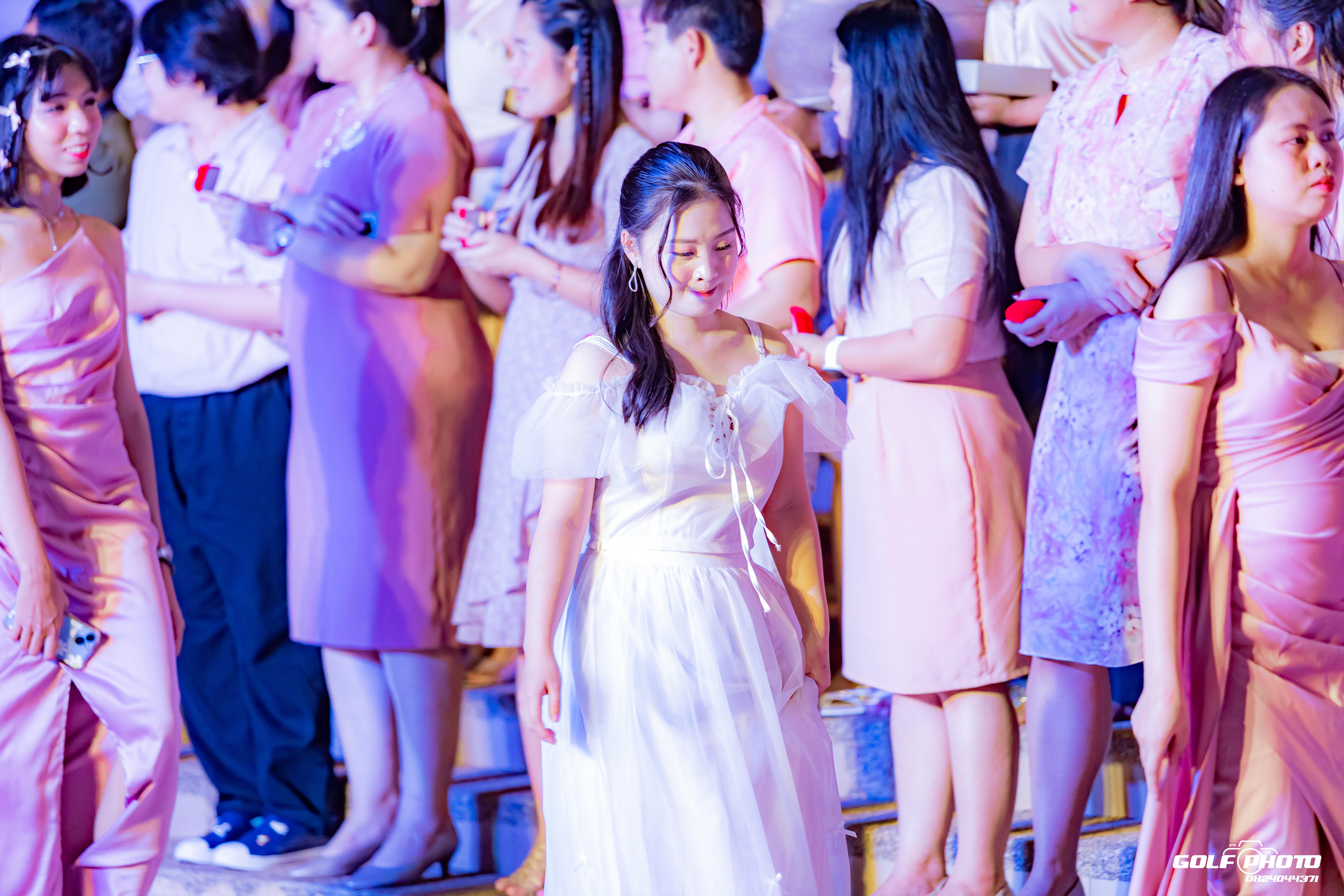 764. งานราตรีสีฟ้า