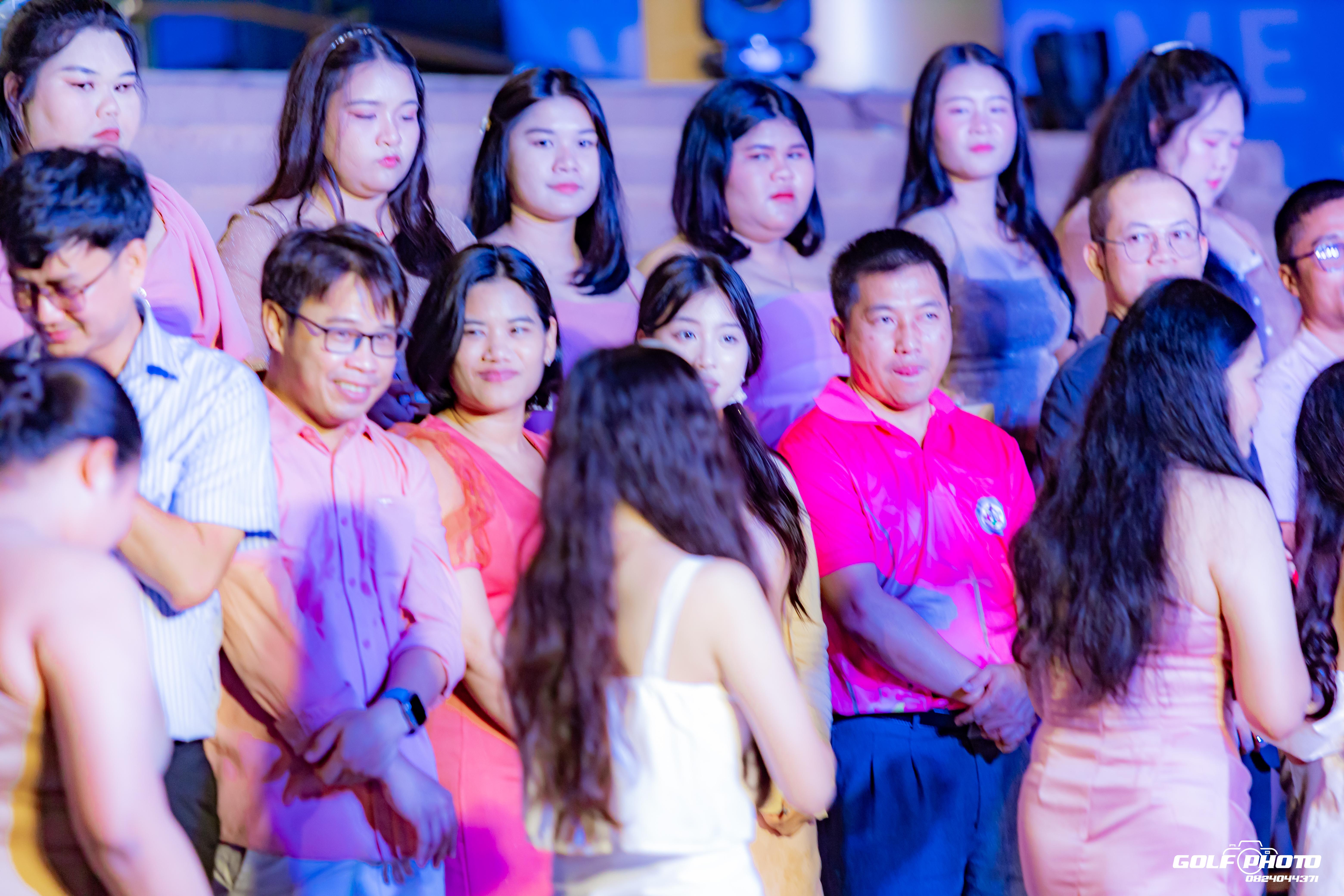 794. งานราตรีสีฟ้า
