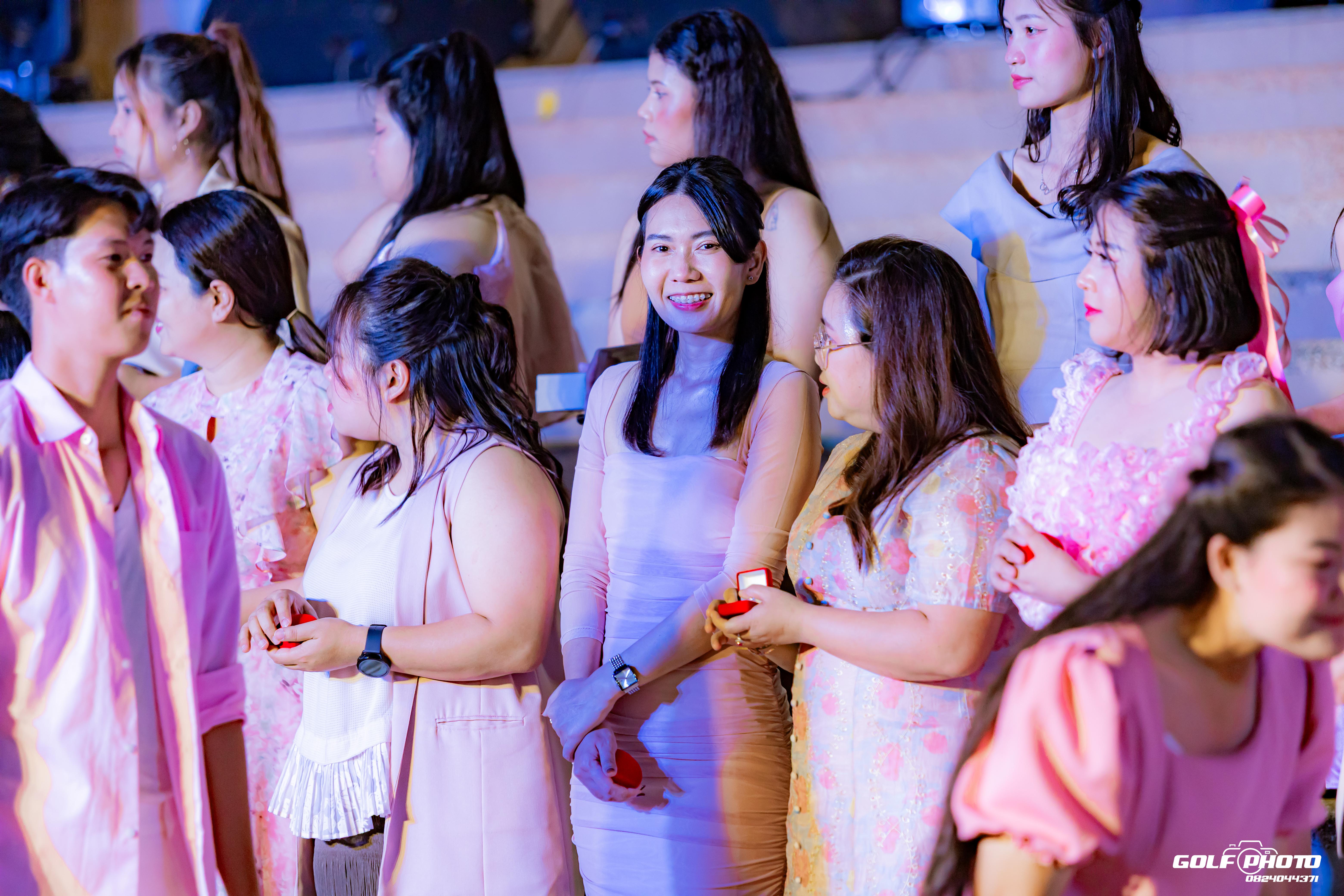 797. งานราตรีสีฟ้า