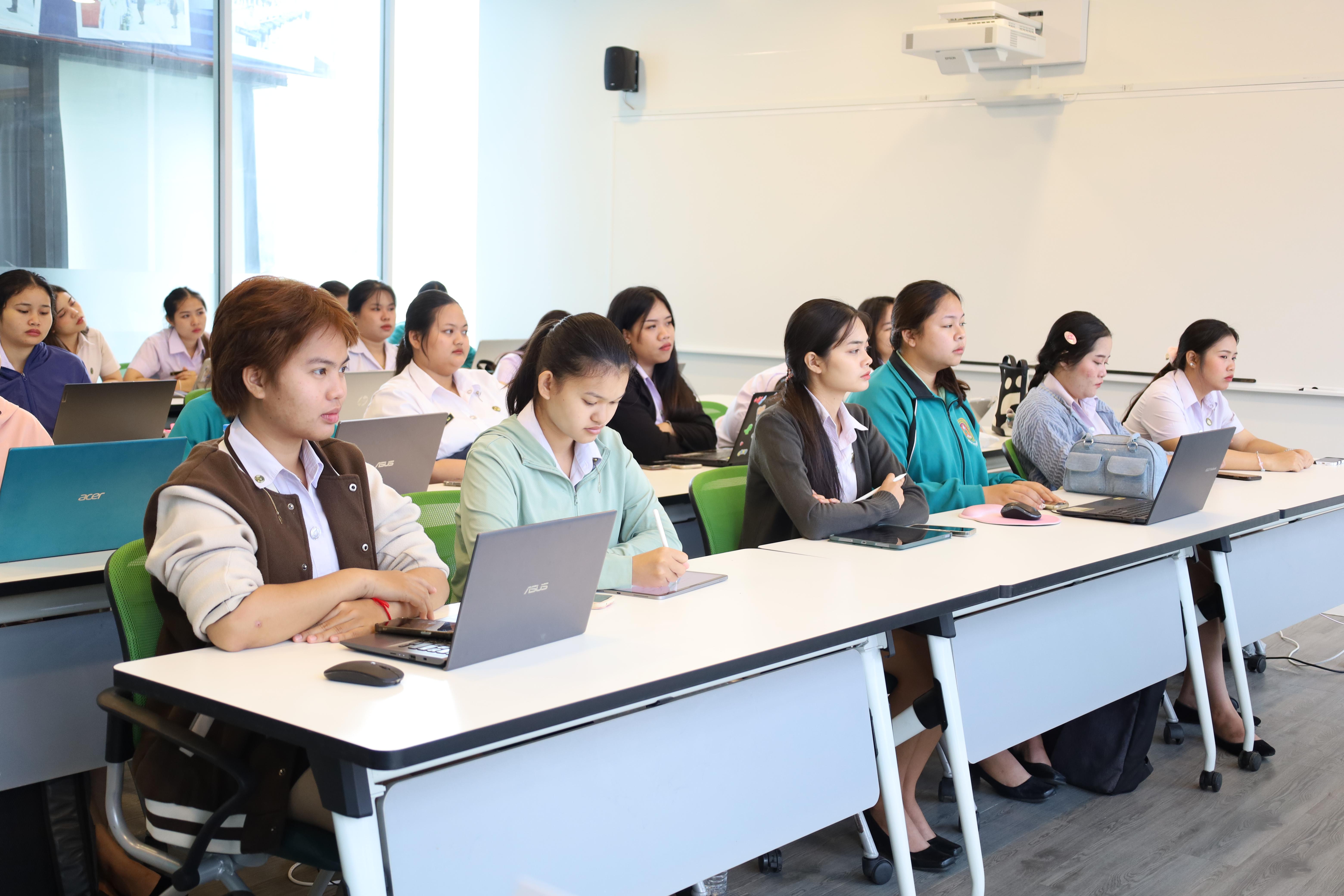 8. กิจกรรมเตรียมความพร้อมเพื่อการบรรจุเข้ารับราชการ นักศึกษาโปรแกรมวิชาการศึกษาปฐมวัย