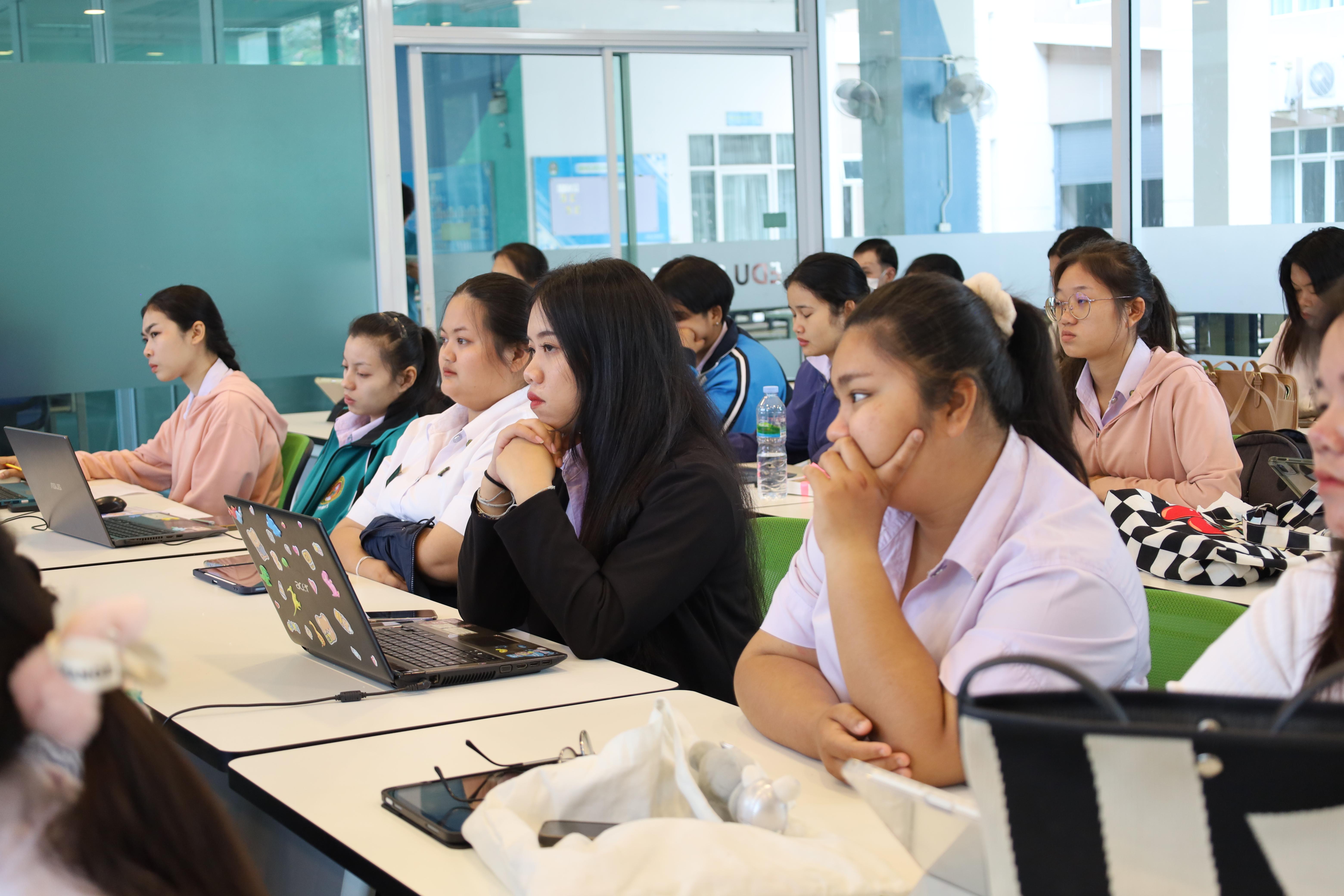 21. กิจกรรมเตรียมความพร้อมเพื่อการบรรจุเข้ารับราชการ นักศึกษาโปรแกรมวิชาการศึกษาปฐมวัย