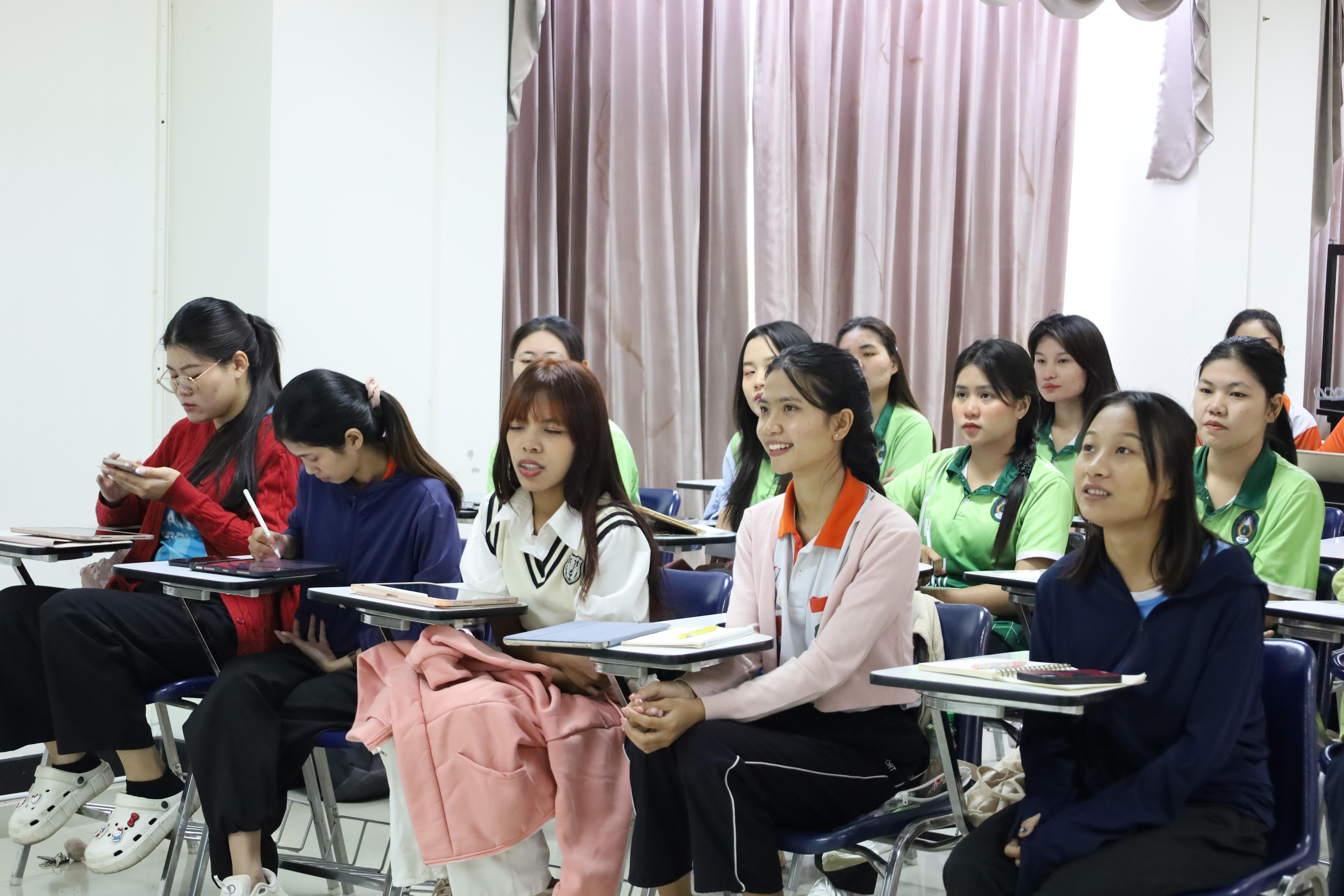 10. กิจกรรมเตรียมความพร้อมเพื่อการสอบใบประกอบวิชาชีพครูสำหรับนักศึกษาโปรแกรมวิชาการศึกษาปฐมวัย