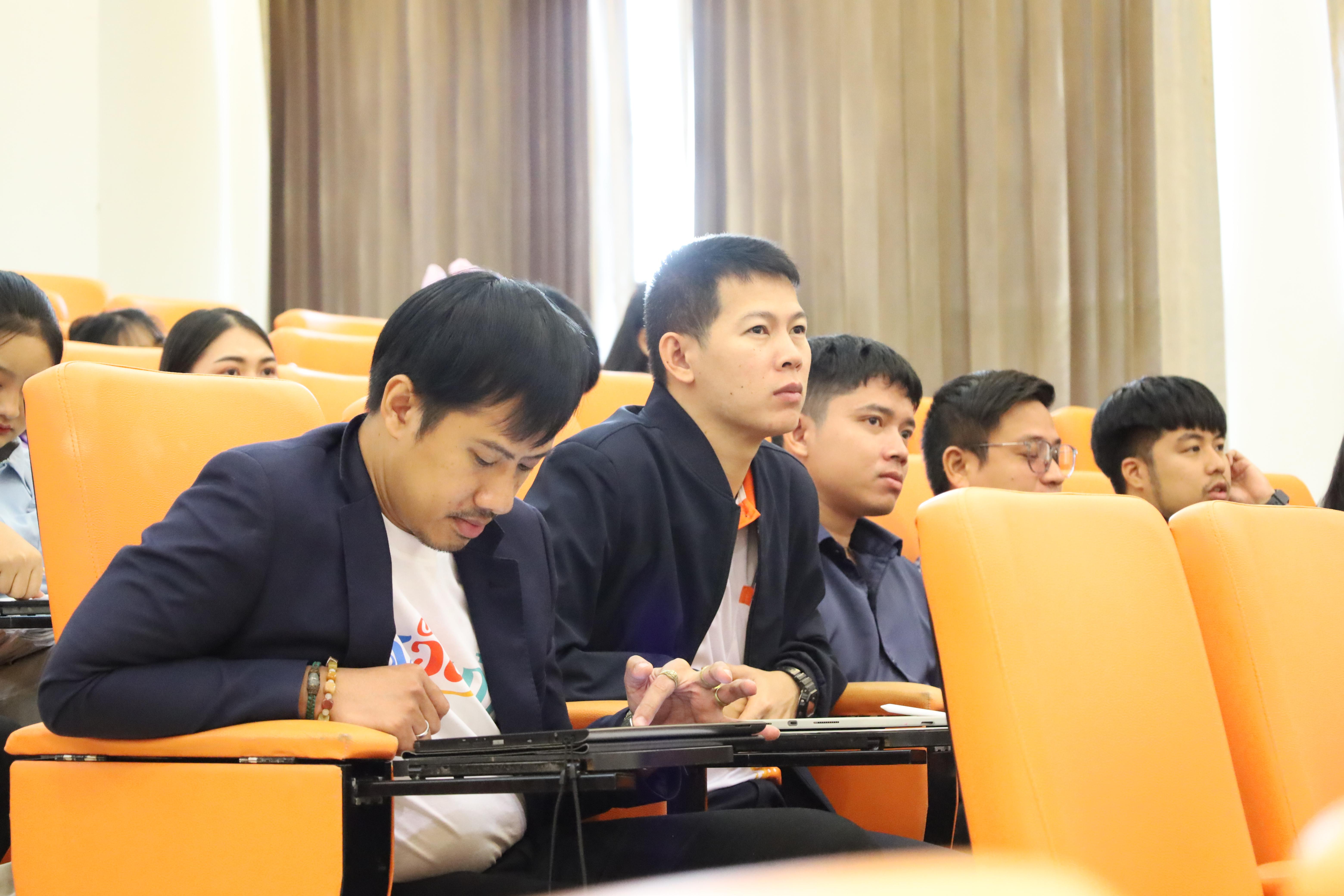 15. การอบรมโครงการพัฒนาทักษะการสอนและความเป็นครู สำหรับนักศึกษาหลักสูตรประกาศนียบัตรบัณฑิตสาขาวิชาชีพครู