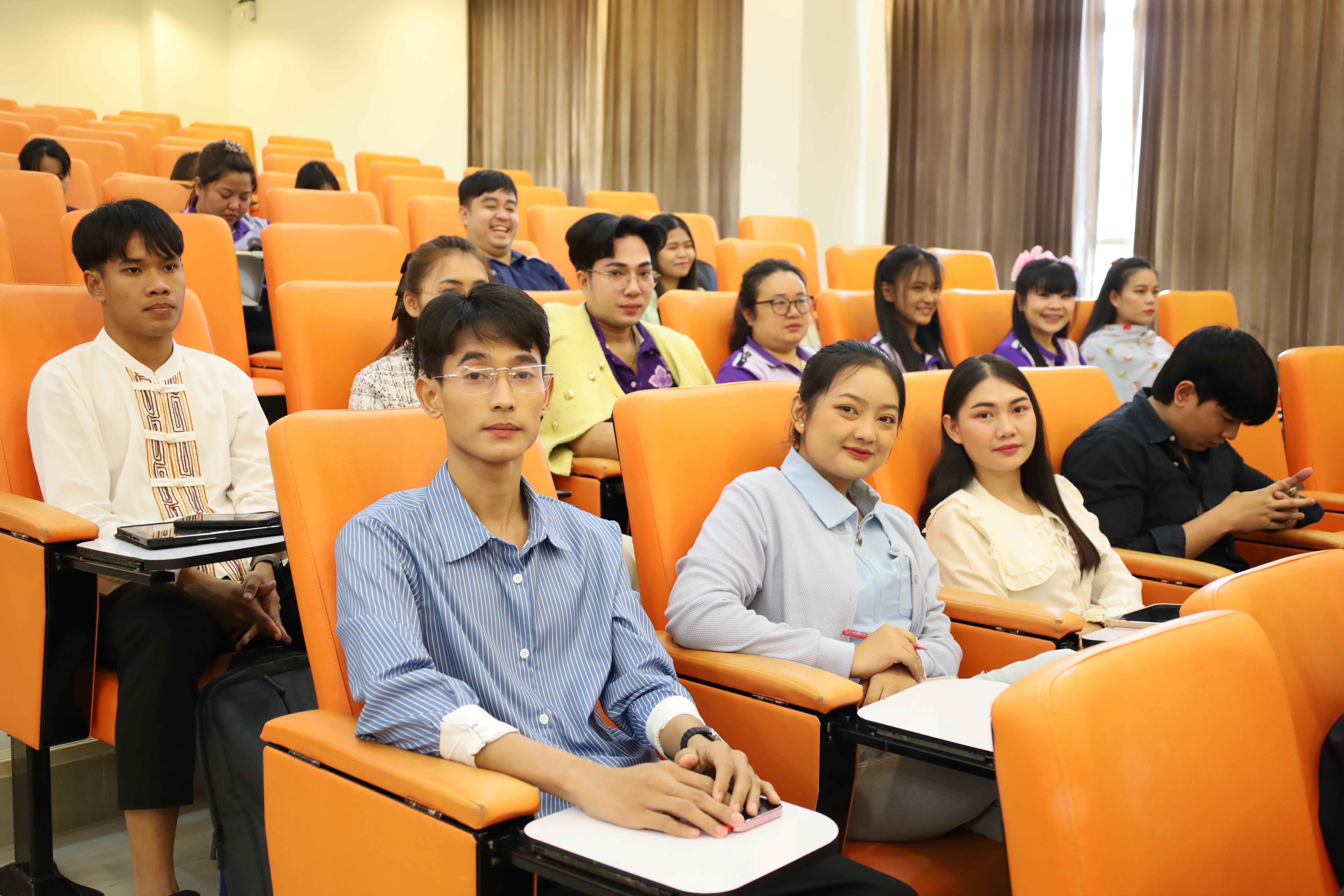 20. การอบรมโครงการพัฒนาทักษะการสอนและความเป็นครู สำหรับนักศึกษาหลักสูตรประกาศนียบัตรบัณฑิตสาขาวิชาชีพครู