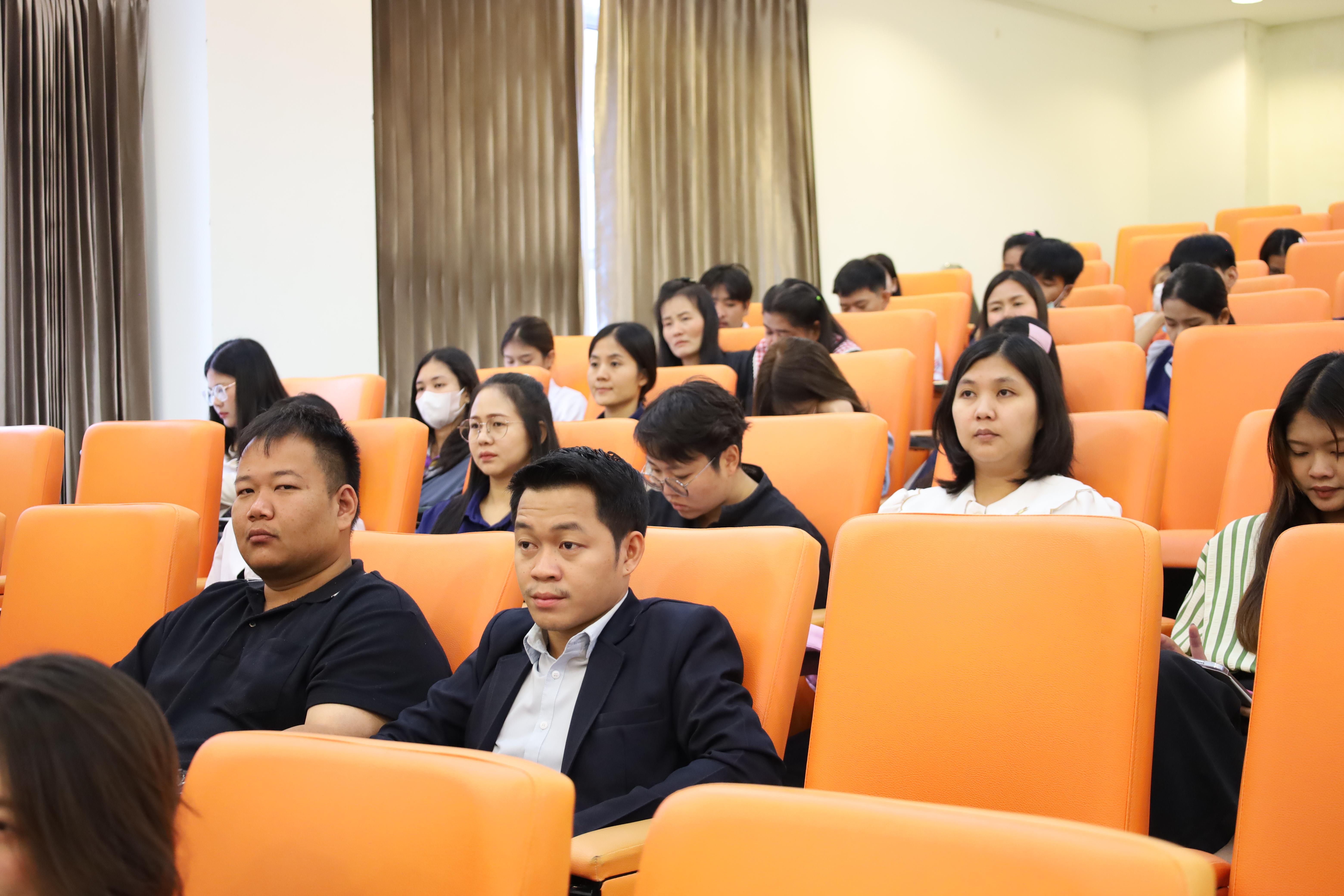 21. การอบรมโครงการพัฒนาทักษะการสอนและความเป็นครู สำหรับนักศึกษาหลักสูตรประกาศนียบัตรบัณฑิตสาขาวิชาชีพครู