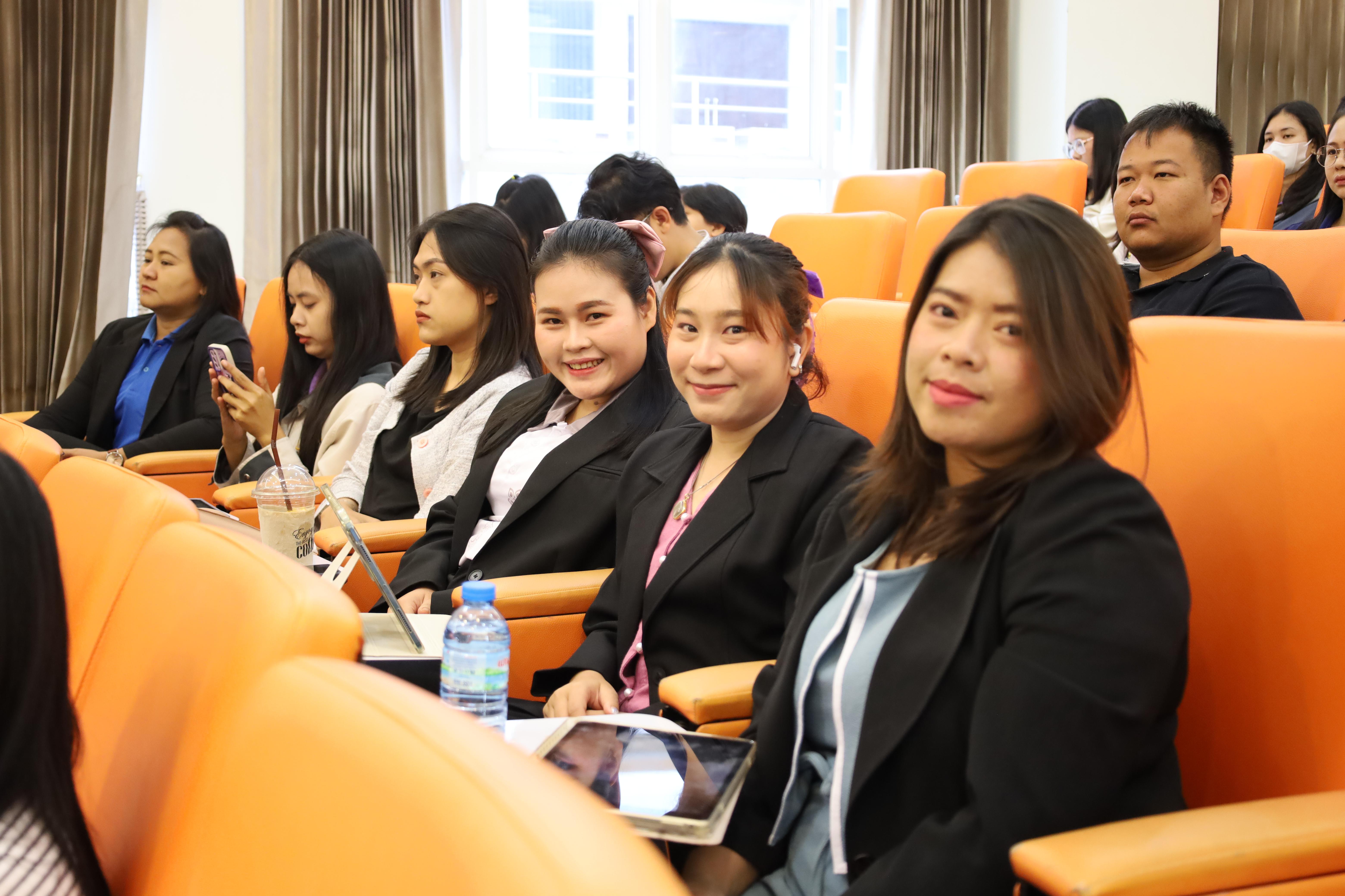 22. การอบรมโครงการพัฒนาทักษะการสอนและความเป็นครู สำหรับนักศึกษาหลักสูตรประกาศนียบัตรบัณฑิตสาขาวิชาชีพครู