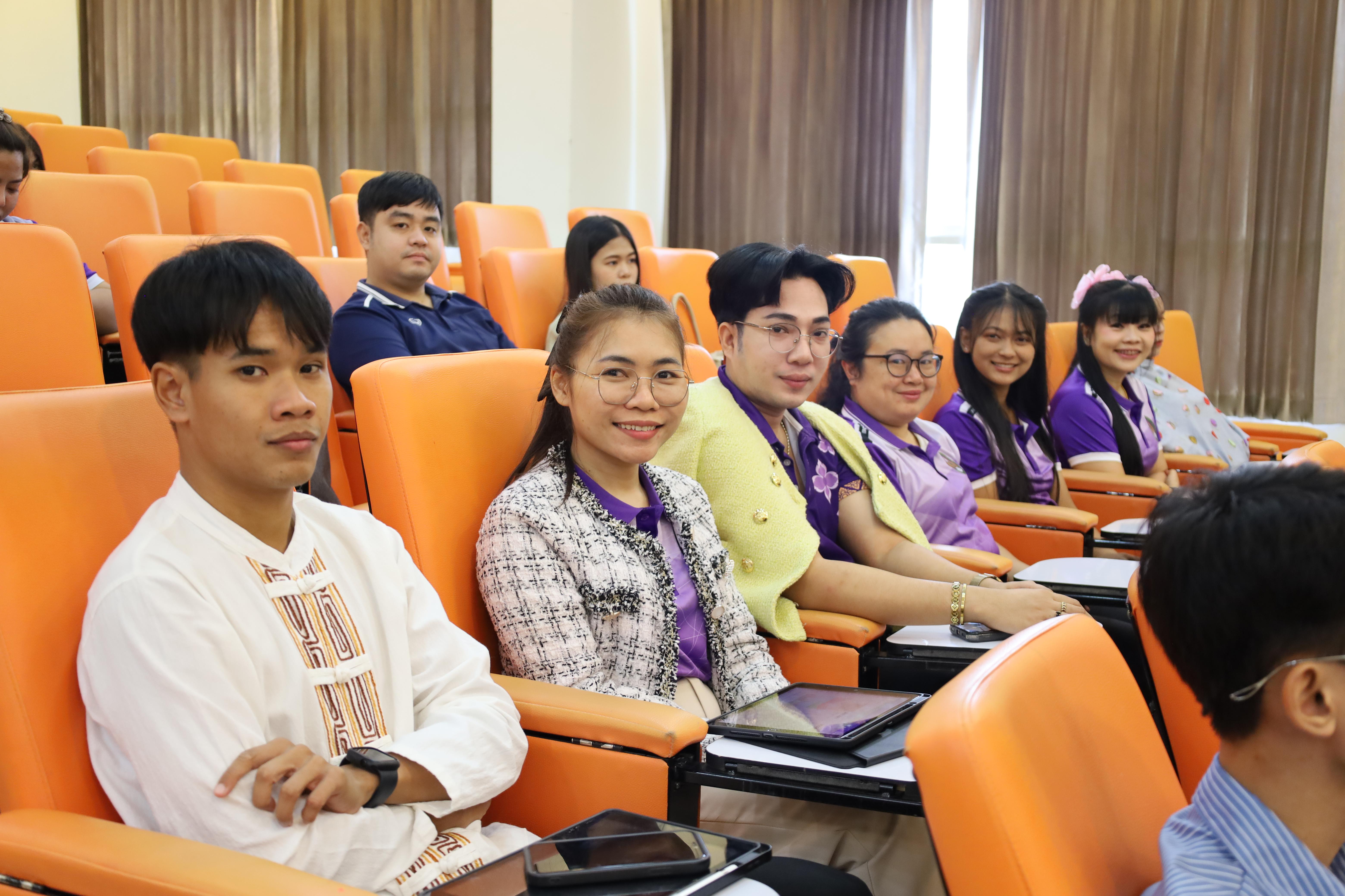 23. การอบรมโครงการพัฒนาทักษะการสอนและความเป็นครู สำหรับนักศึกษาหลักสูตรประกาศนียบัตรบัณฑิตสาขาวิชาชีพครู