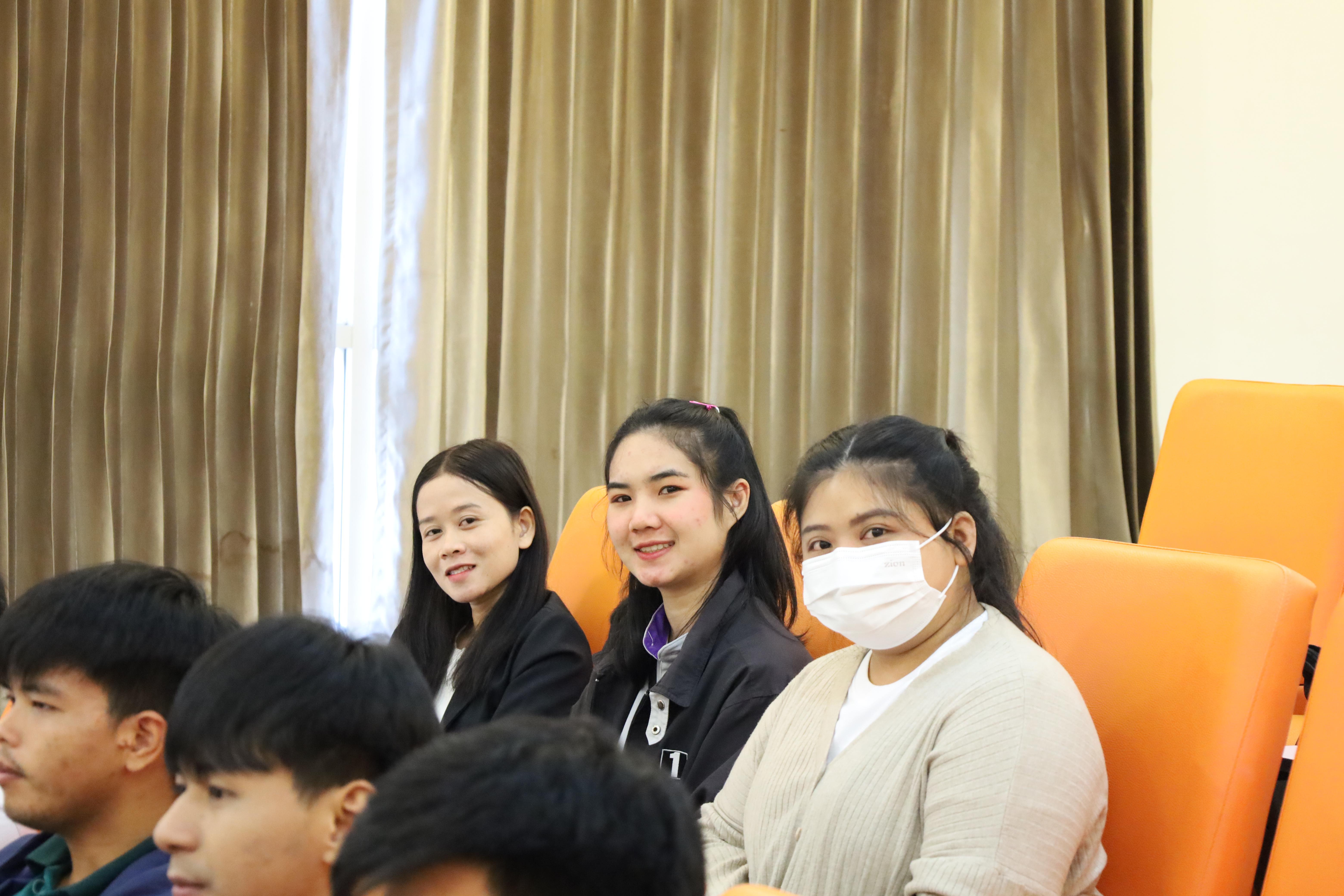 31. การอบรมโครงการพัฒนาทักษะการสอนและความเป็นครู สำหรับนักศึกษาหลักสูตรประกาศนียบัตรบัณฑิตสาขาวิชาชีพครู