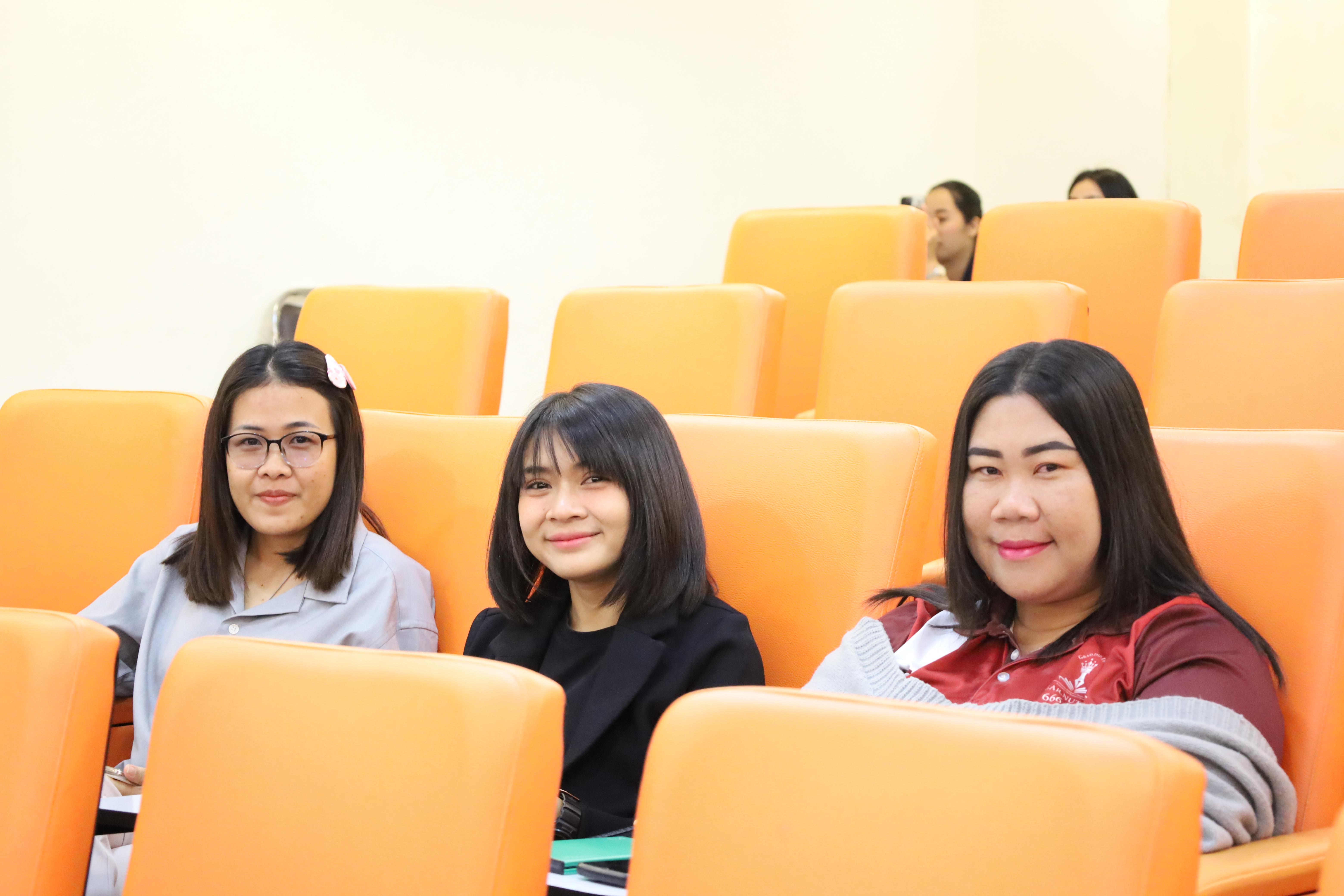 32. การอบรมโครงการพัฒนาทักษะการสอนและความเป็นครู สำหรับนักศึกษาหลักสูตรประกาศนียบัตรบัณฑิตสาขาวิชาชีพครู
