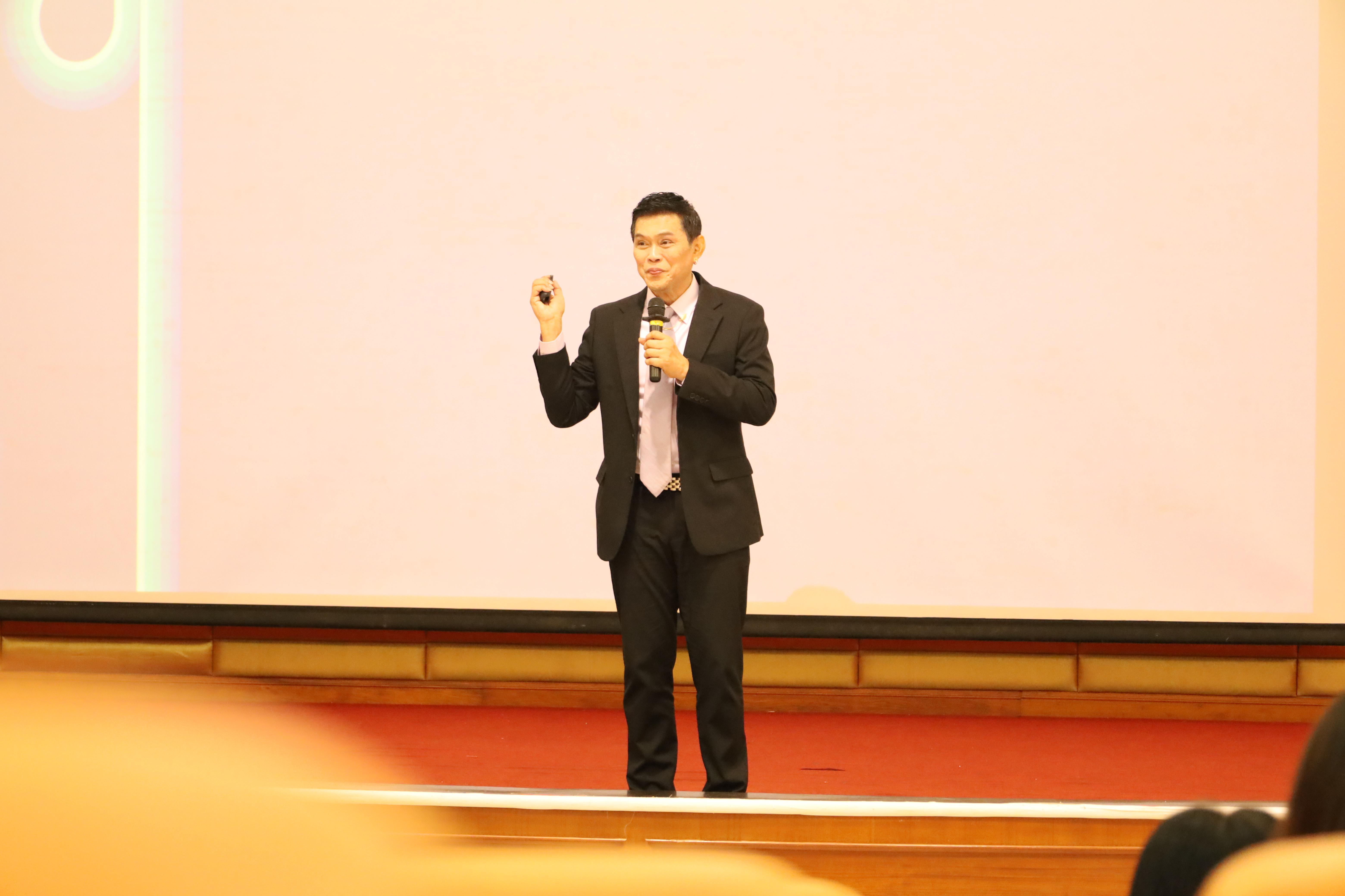 37. การอบรมโครงการพัฒนาทักษะการสอนและความเป็นครู สำหรับนักศึกษาหลักสูตรประกาศนียบัตรบัณฑิตสาขาวิชาชีพครู