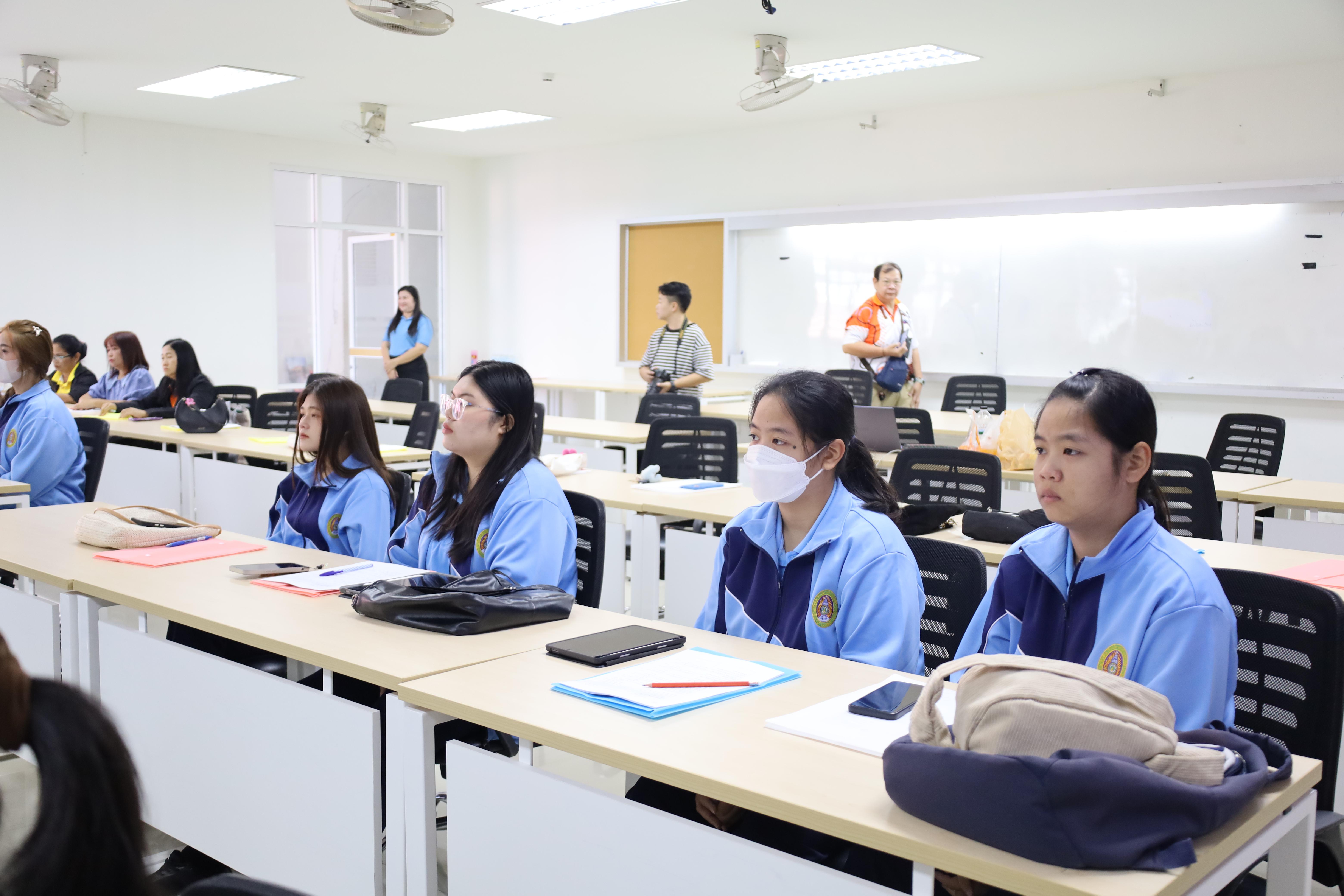 10. การอบรมเชิงปฏิบัติการแนวทางการวัดและประเมินผลเด็กพิเศษเรียนรวม สำหรับครูสังกัดสพป.กพ.เขต 2