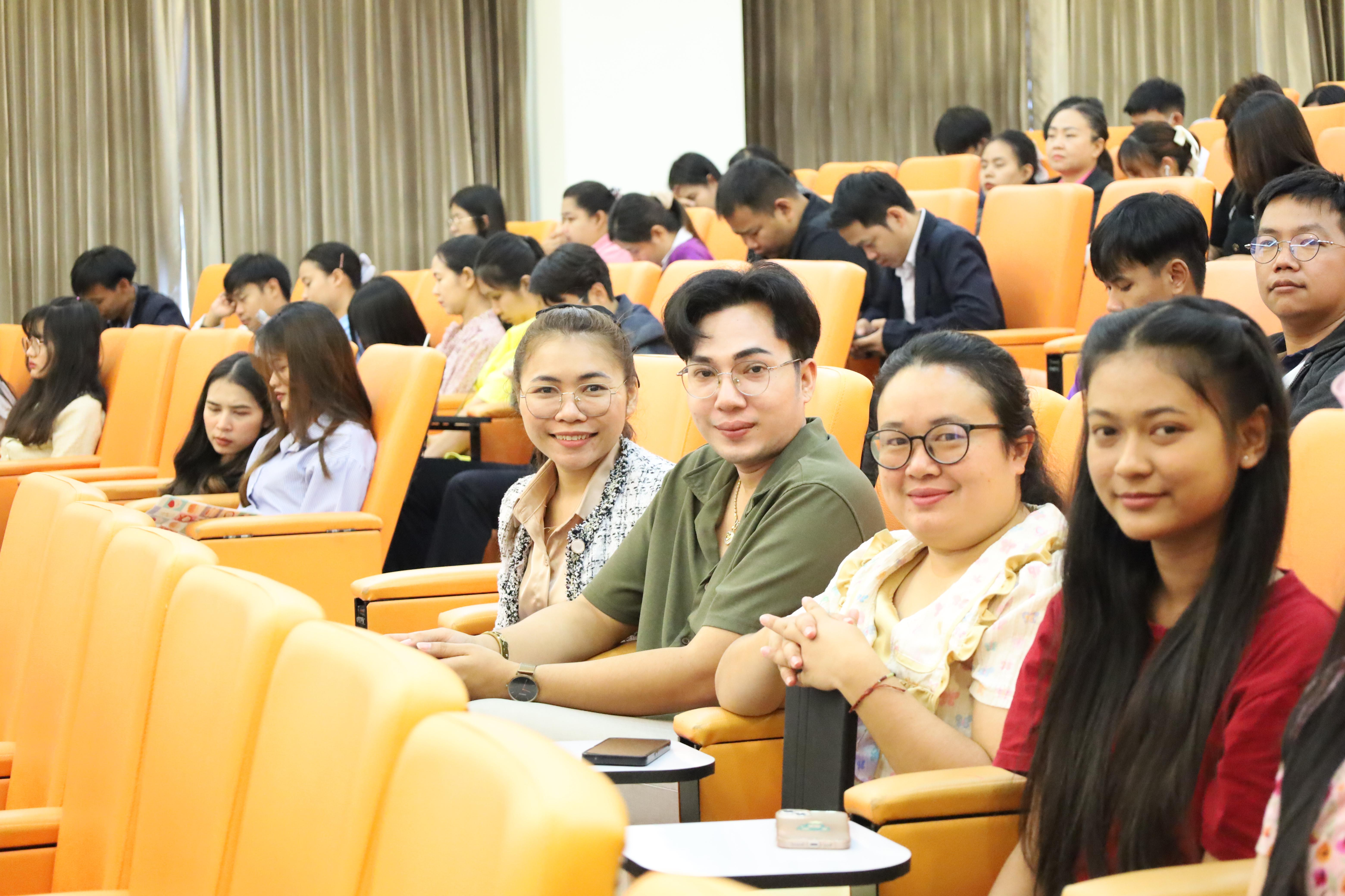 25. โครงการกิจกรรมเตรียมความพร้อมเพื่อเข้าสู่อาชีพครูของนักศึกษาหลักสูตรประกาศนียบัตรบัณฑิต สาขาวิชาชีพครู