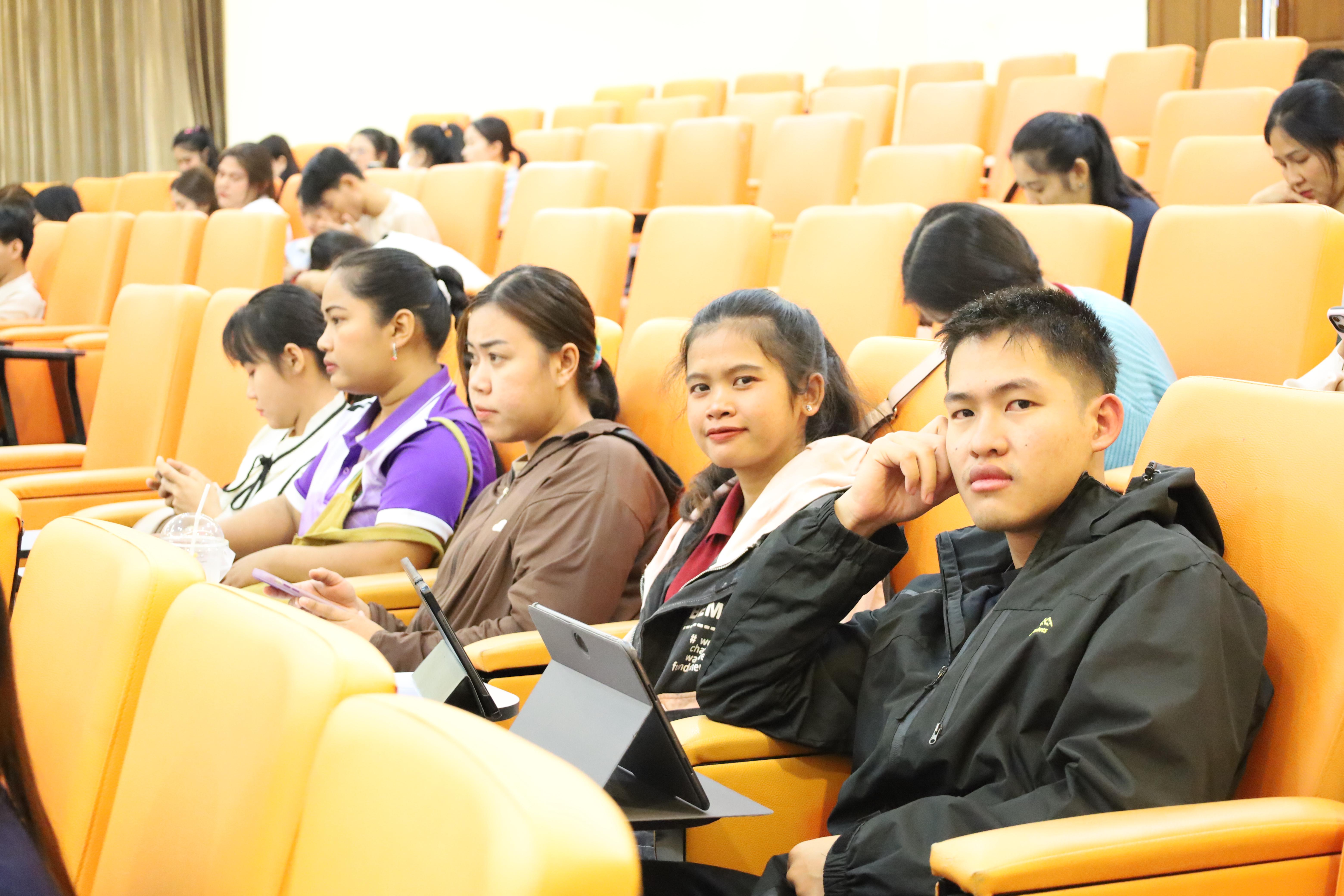 30. โครงการกิจกรรมเตรียมความพร้อมเพื่อเข้าสู่อาชีพครูของนักศึกษาหลักสูตรประกาศนียบัตรบัณฑิต สาขาวิชาชีพครู
