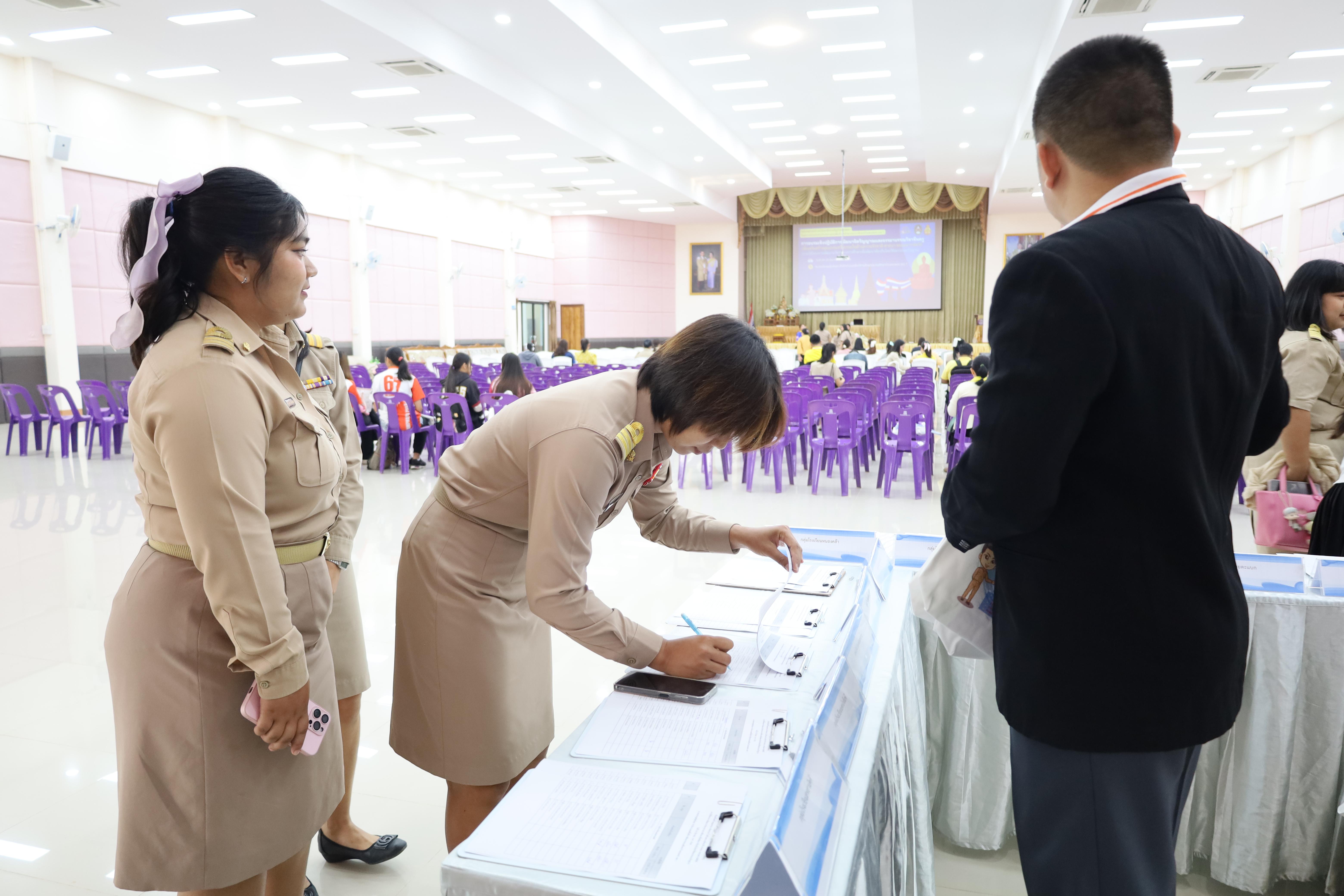 6. การอบรมเชิงปฏิบัติการพัฒนาจิตวิญญาณและจรรยาบรรณวิชาชีพครู