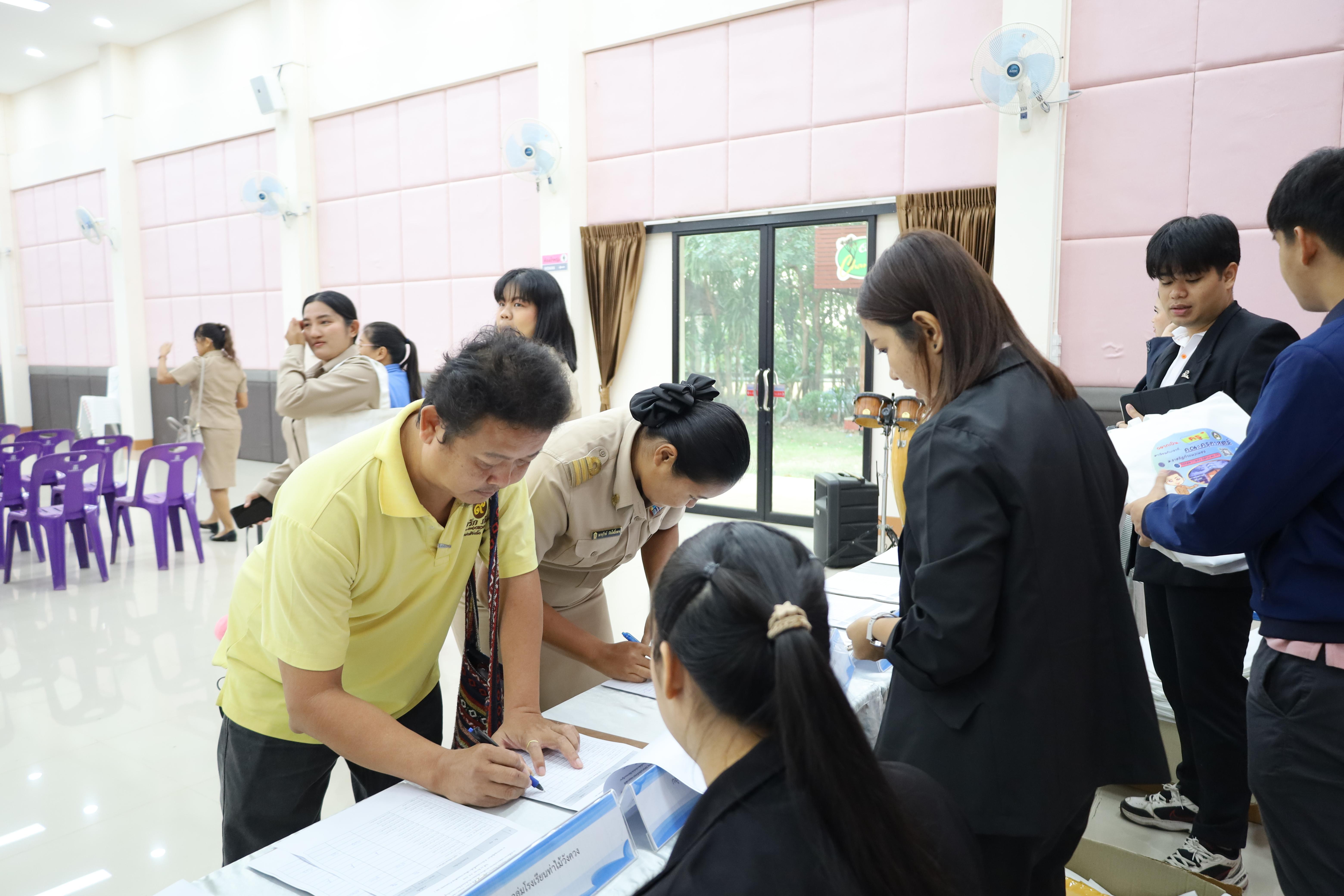 8. การอบรมเชิงปฏิบัติการพัฒนาจิตวิญญาณและจรรยาบรรณวิชาชีพครู