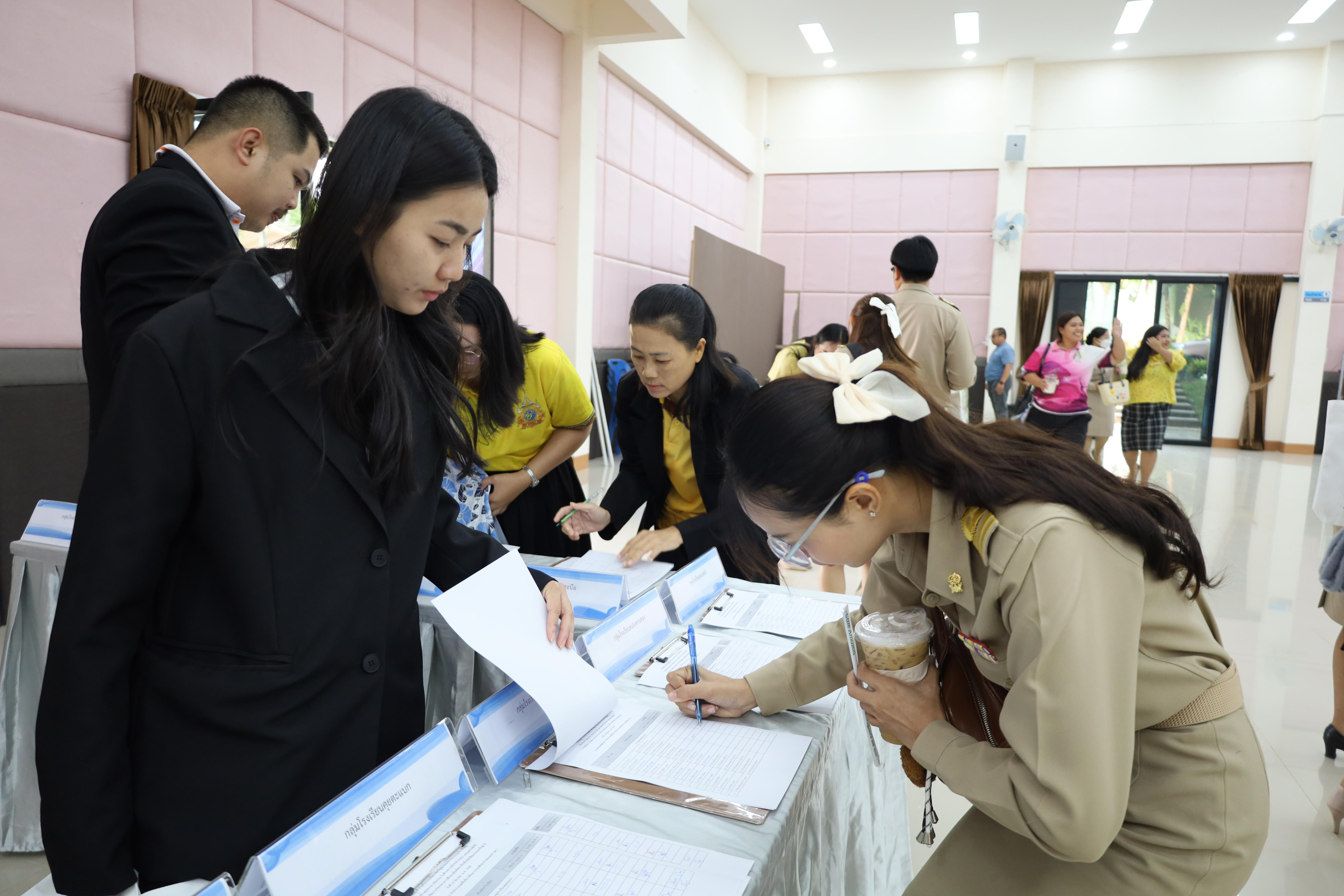 11. การอบรมเชิงปฏิบัติการพัฒนาจิตวิญญาณและจรรยาบรรณวิชาชีพครู