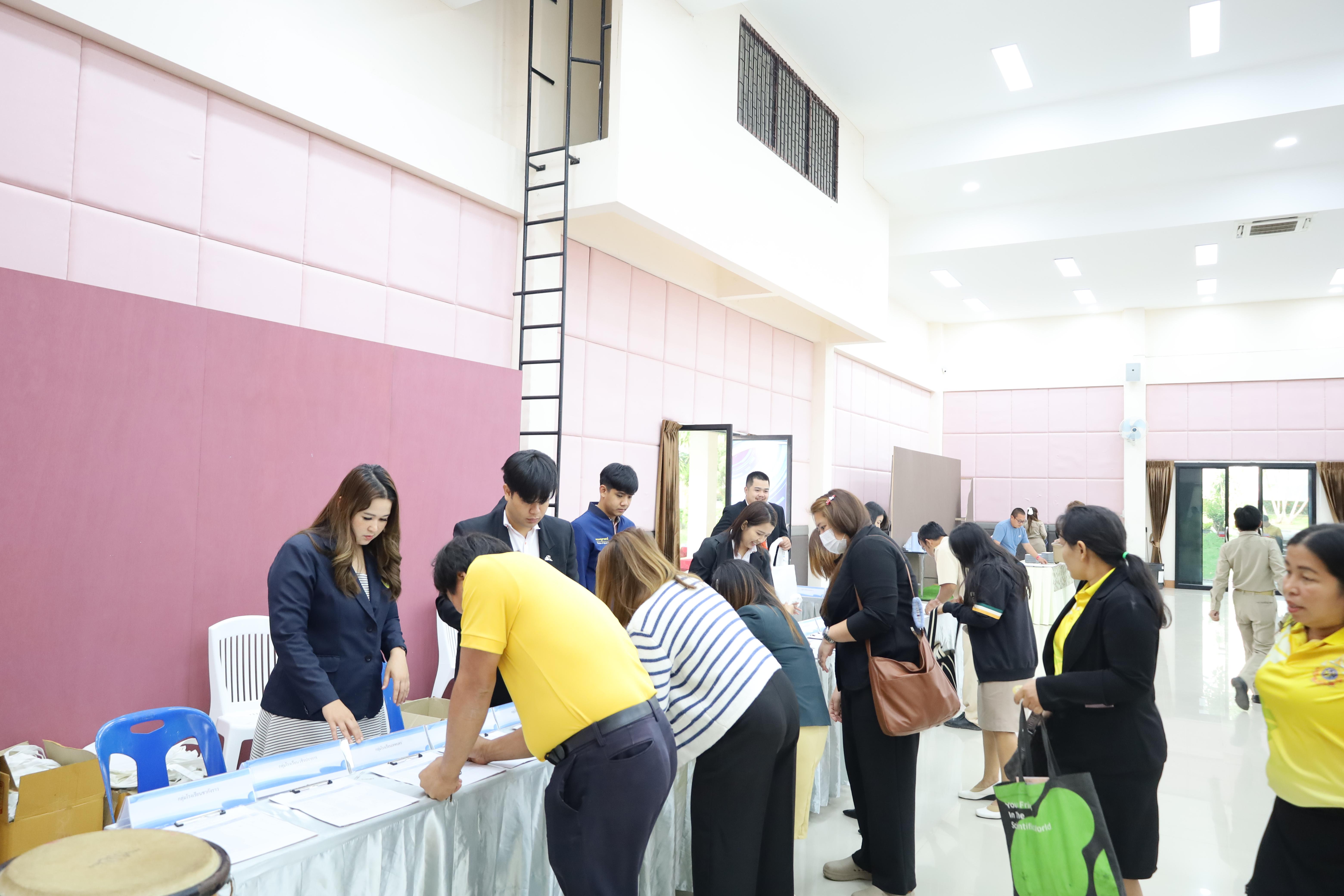 12. การอบรมเชิงปฏิบัติการพัฒนาจิตวิญญาณและจรรยาบรรณวิชาชีพครู