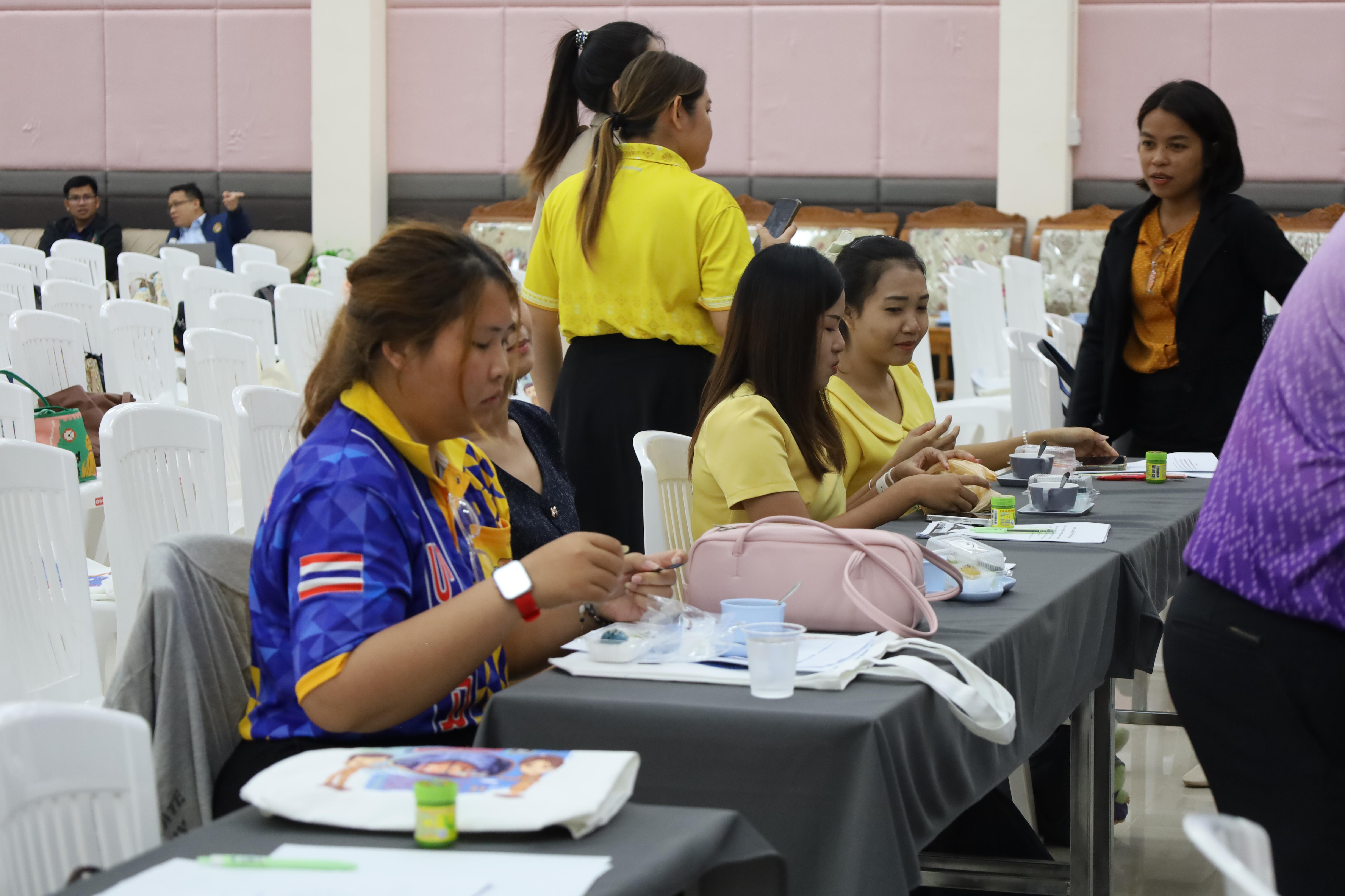 175. การอบรมเชิงปฏิบัติการพัฒนาจิตวิญญาณและจรรยาบรรณวิชาชีพครู