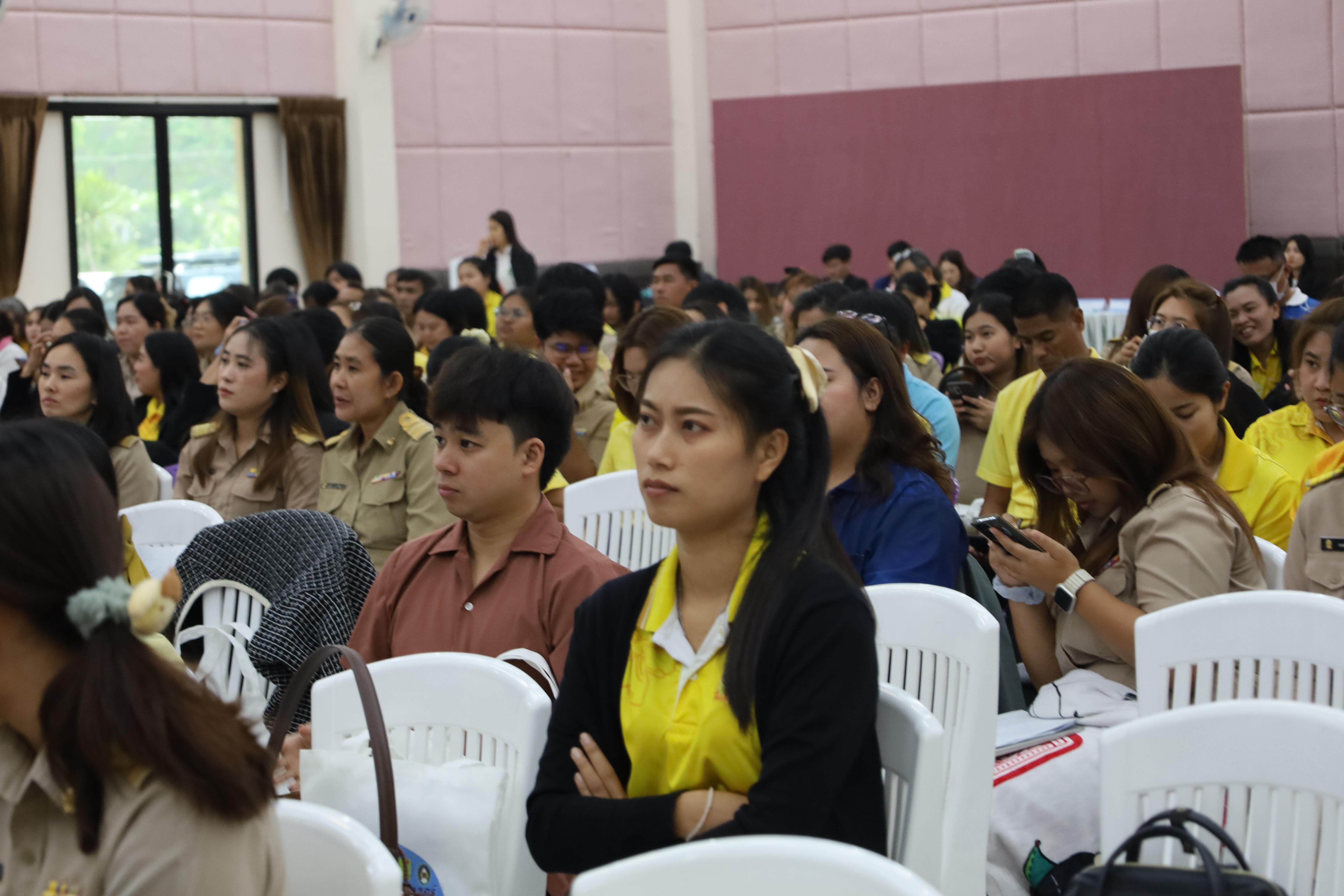 185. การอบรมเชิงปฏิบัติการพัฒนาจิตวิญญาณและจรรยาบรรณวิชาชีพครู
