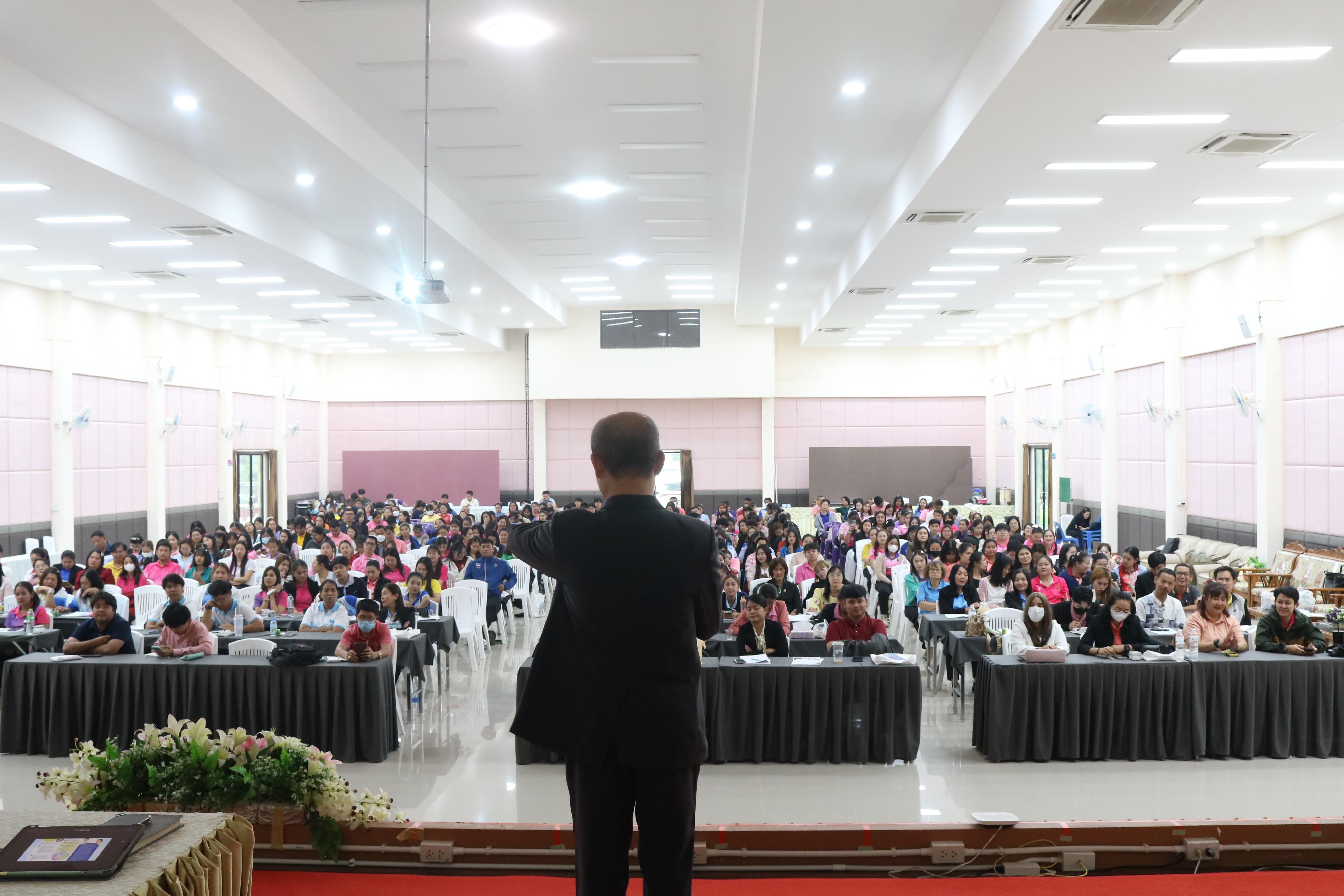 144. การอบรมคุณธรรมจริยธรรมของครูไทยและการถอดบทเรียน