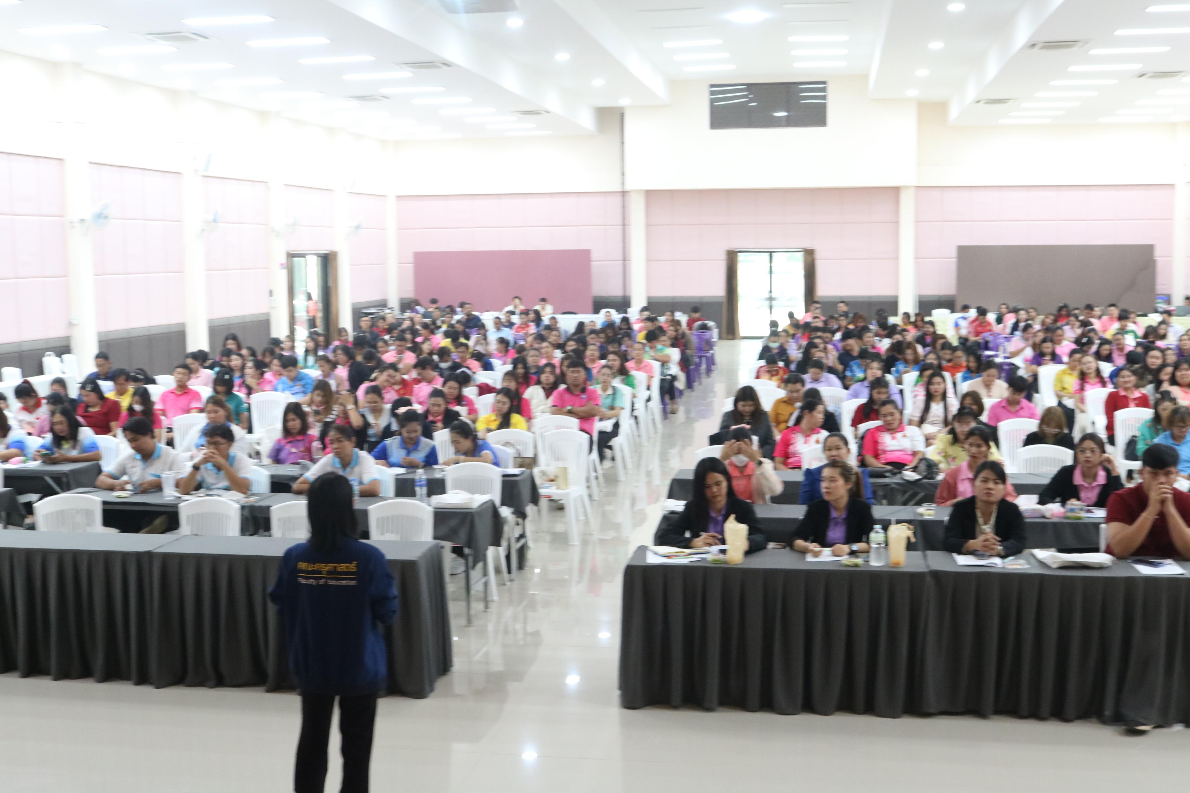 180. การอบรมคุณธรรมจริยธรรมของครูไทยและการถอดบทเรียน