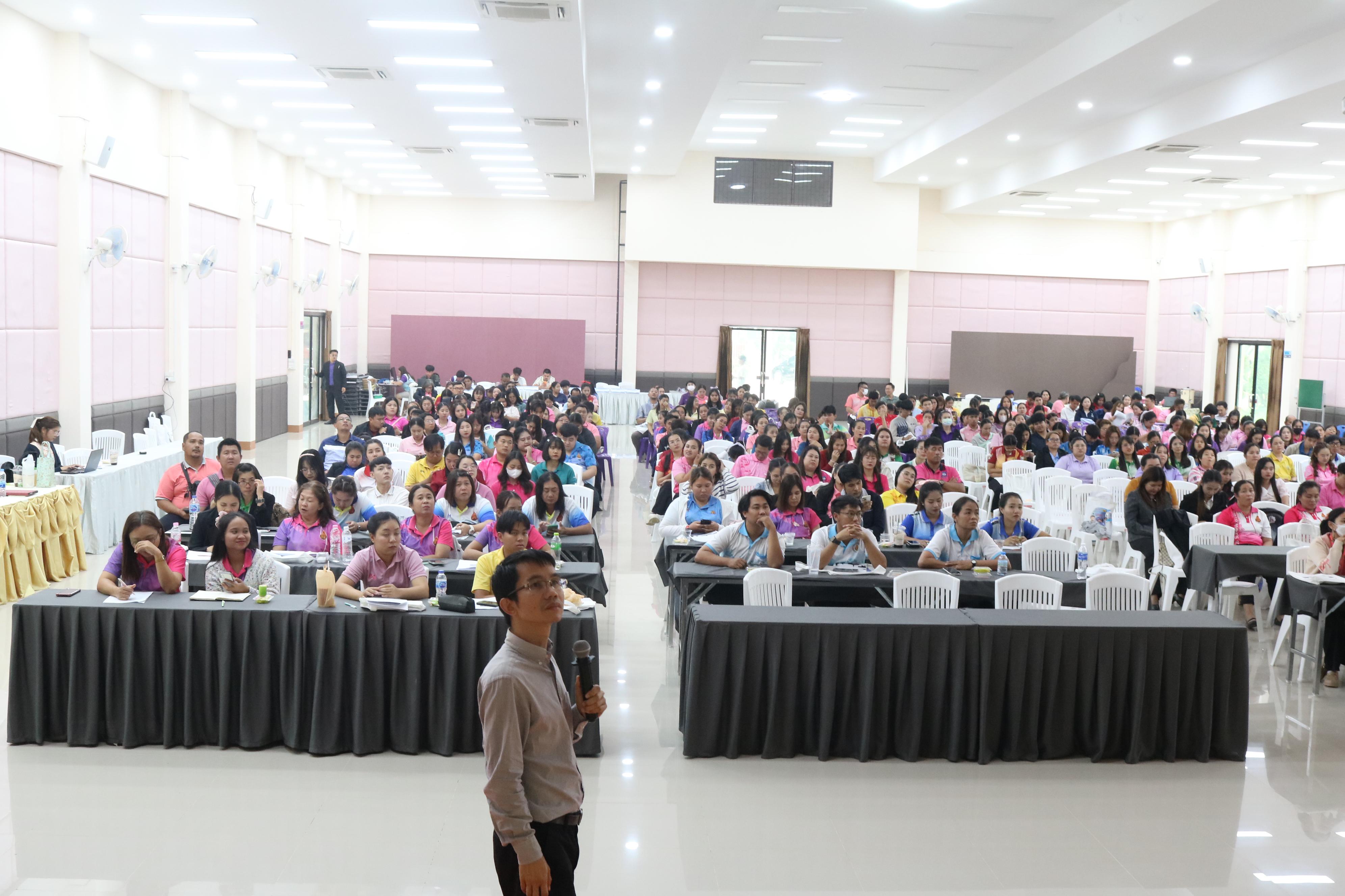 183. การอบรมคุณธรรมจริยธรรมของครูไทยและการถอดบทเรียน