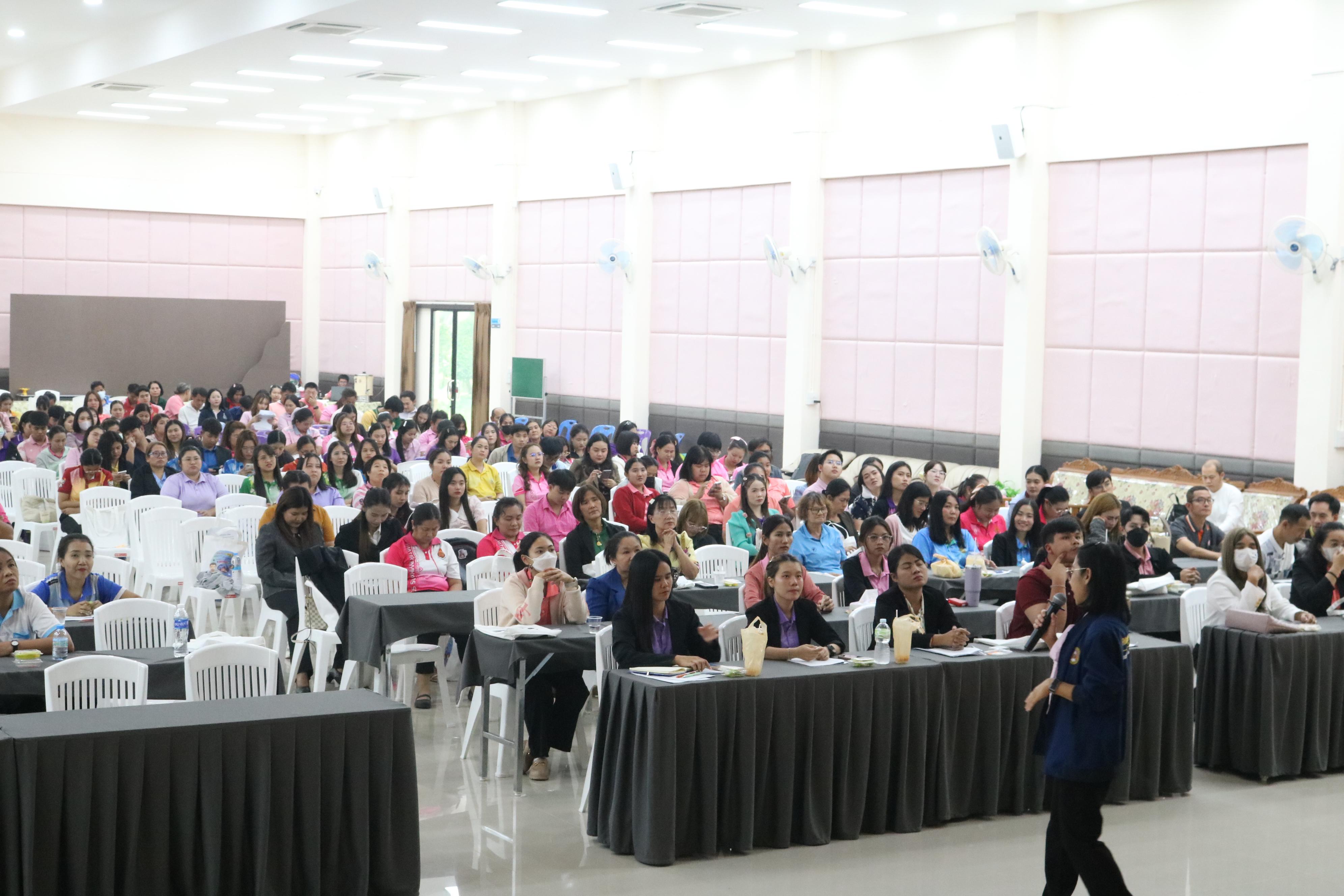 185. การอบรมคุณธรรมจริยธรรมของครูไทยและการถอดบทเรียน